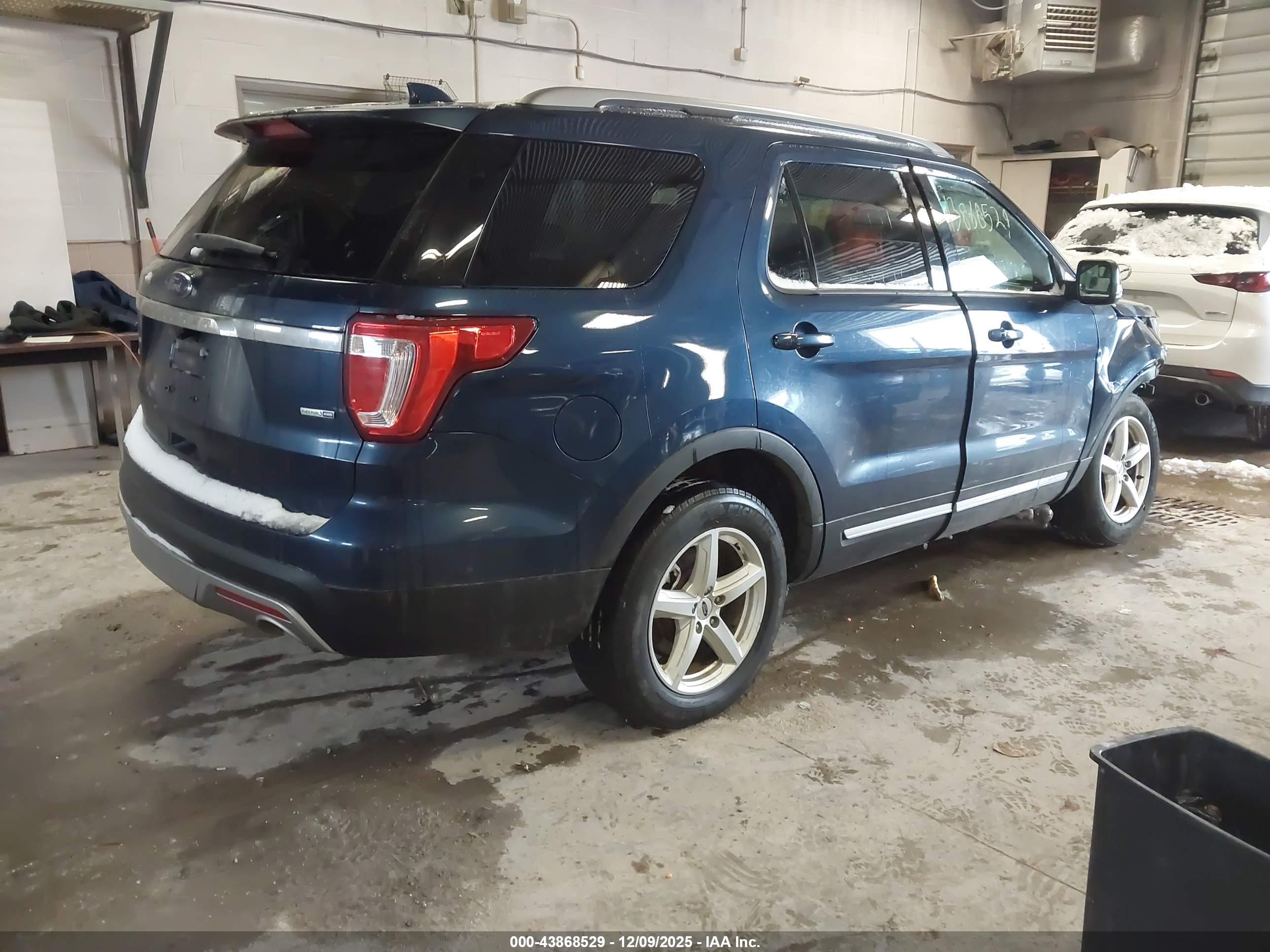 FORD EXPLORER image 4