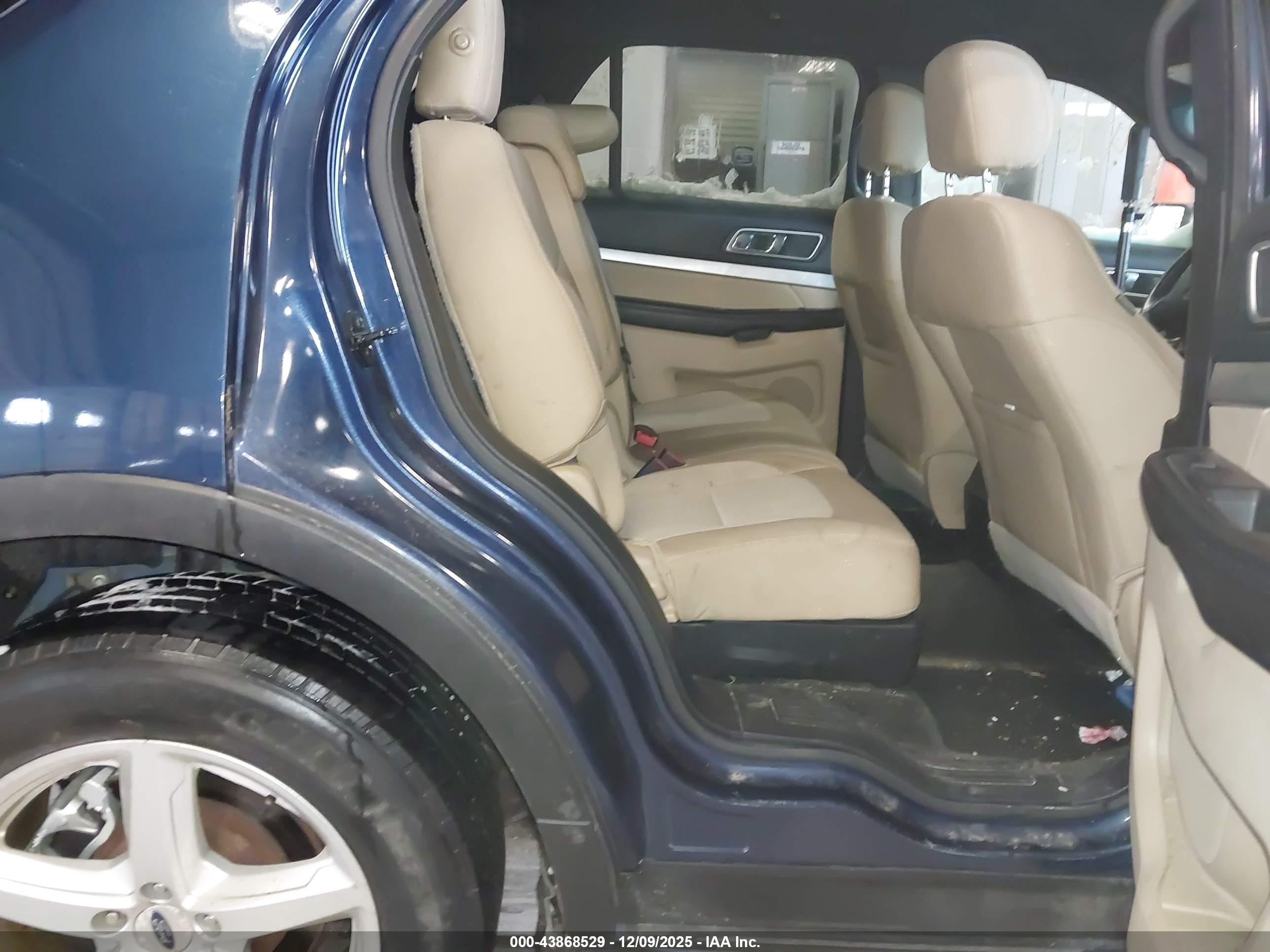 FORD EXPLORER image 8