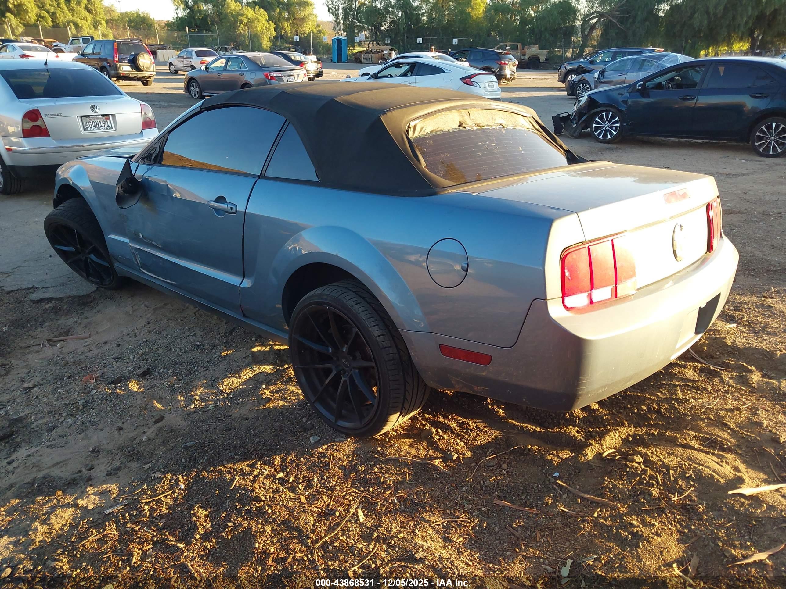FORD MUSTANG image 3