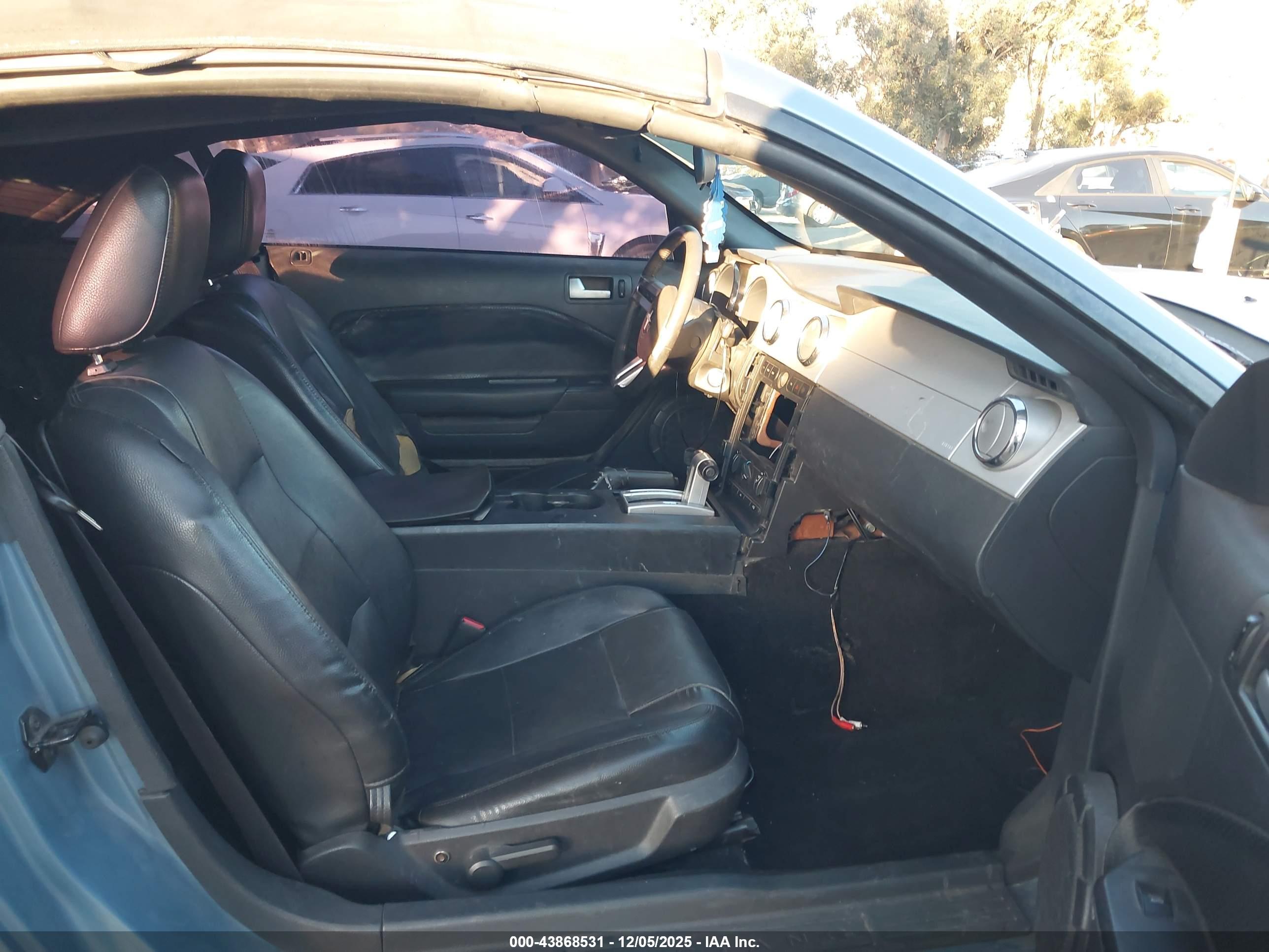 FORD MUSTANG image 5