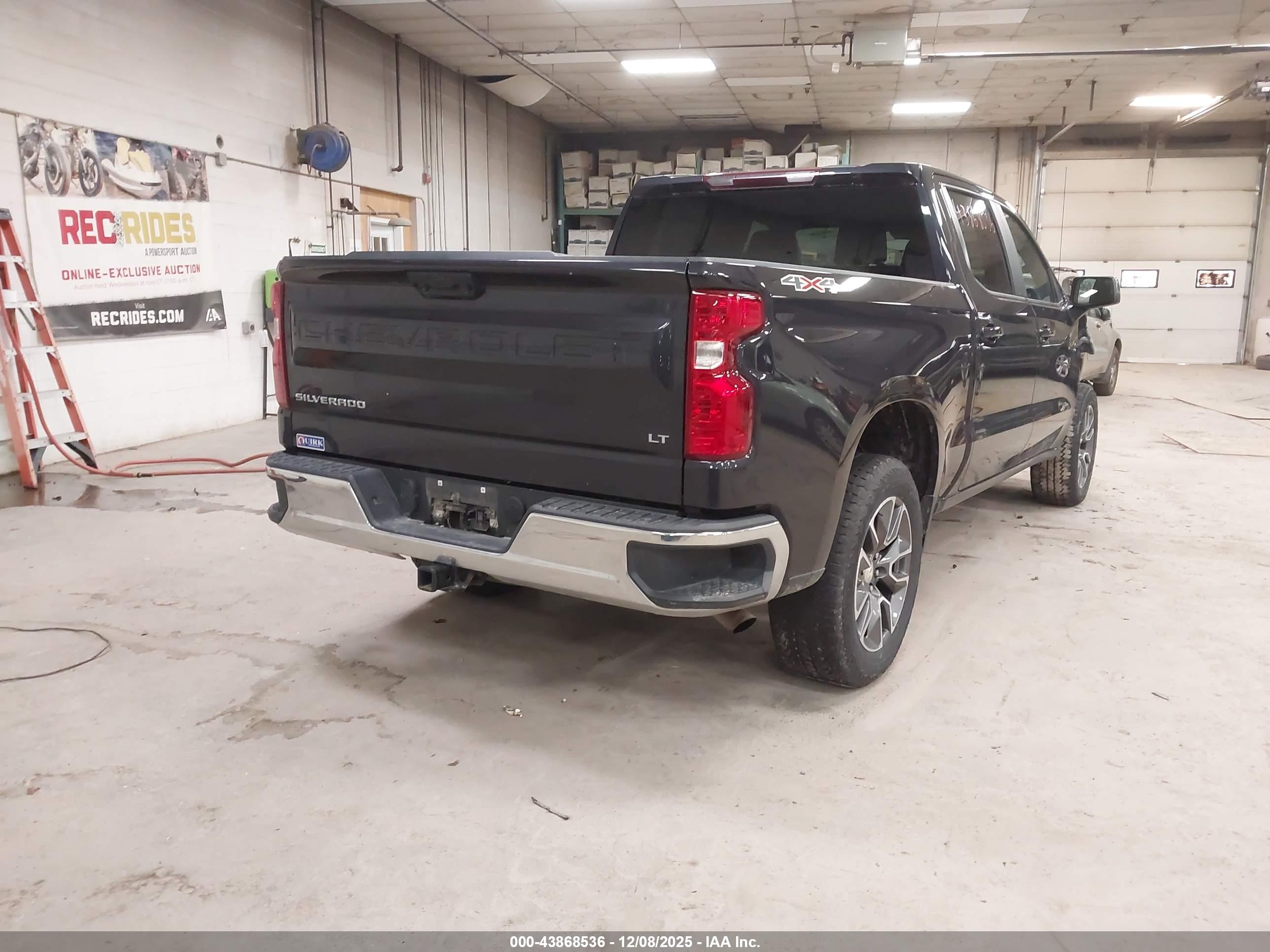CHEVROLET SILVERADO image 4