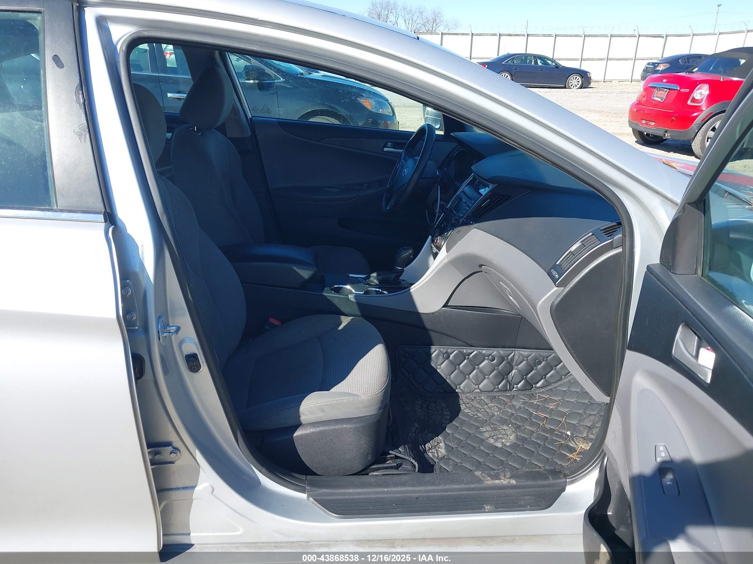 HYUNDAI SONATA image 5