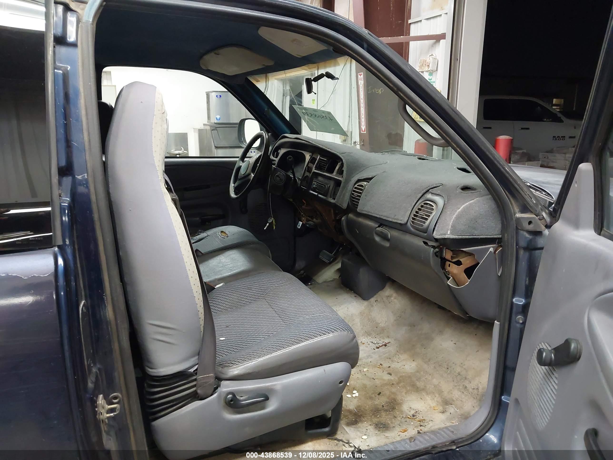 DODGE RAM image 5