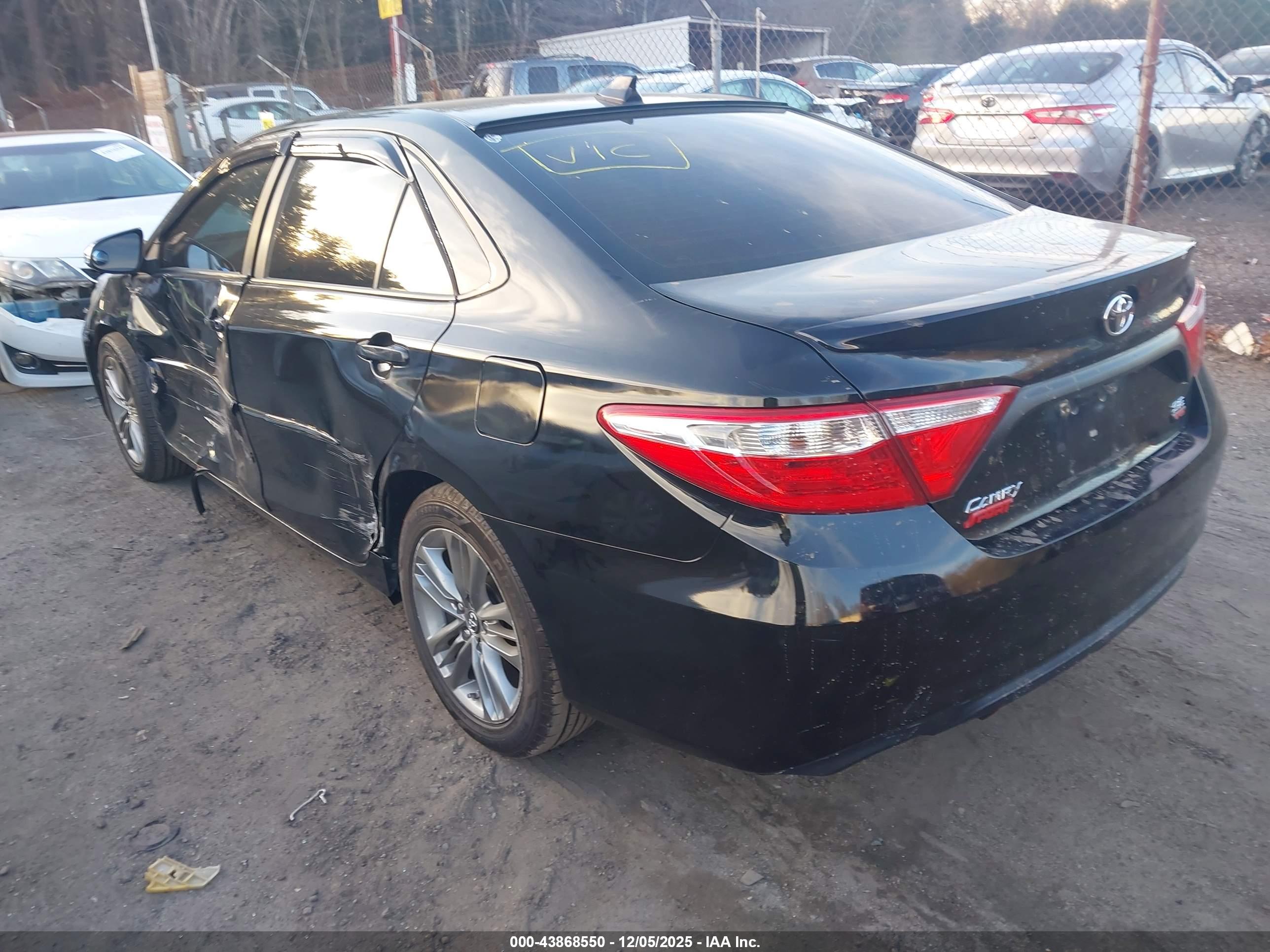 TOYOTA CAMRY image 3