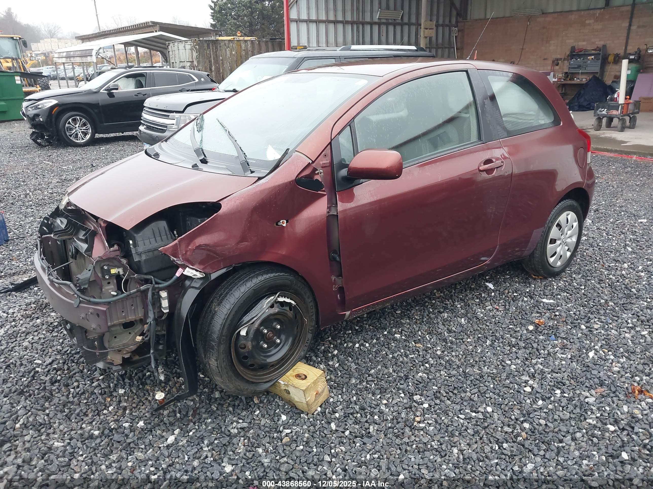 TOYOTA YARIS image 2