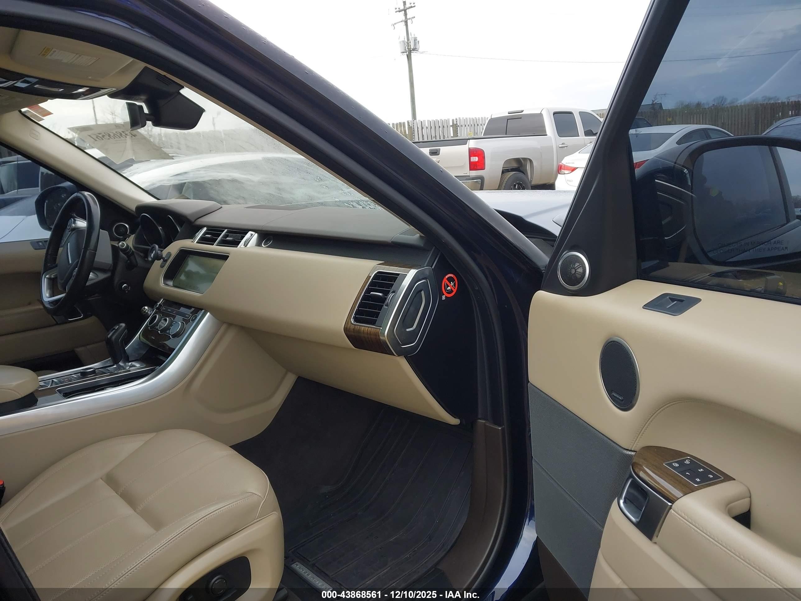 LAND ROVER image 5