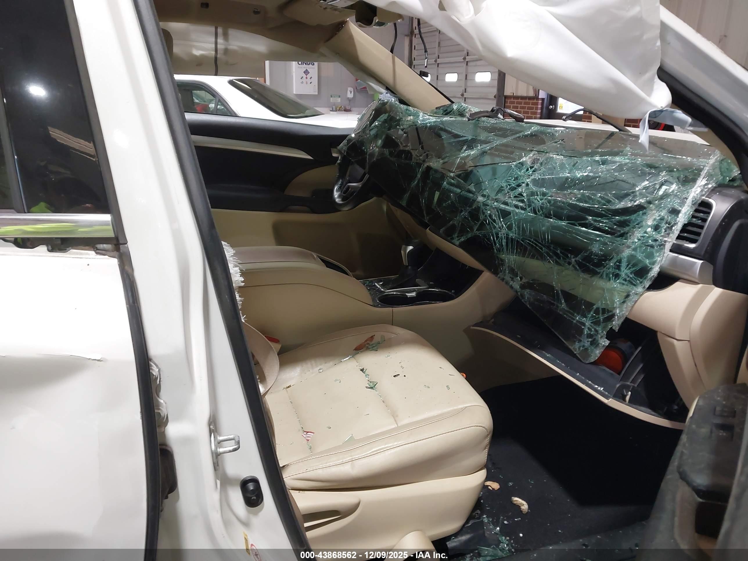 TOYOTA HIGHLANDER image 5