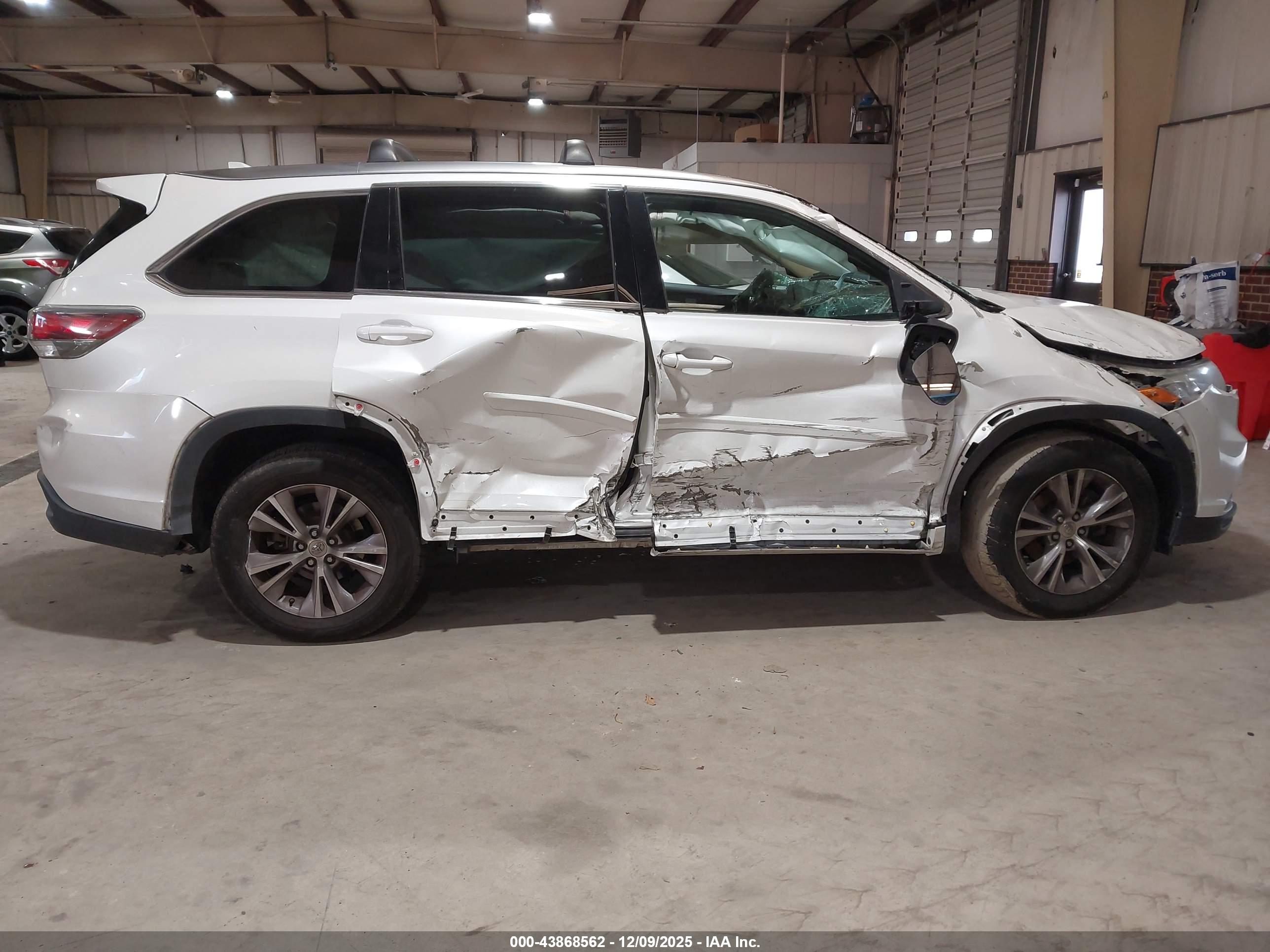 TOYOTA HIGHLANDER image 6