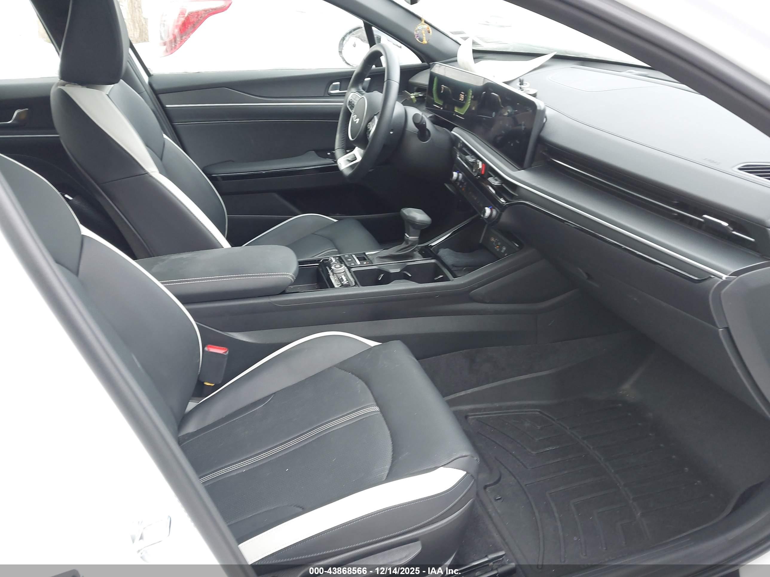 KIA K5 image 5
