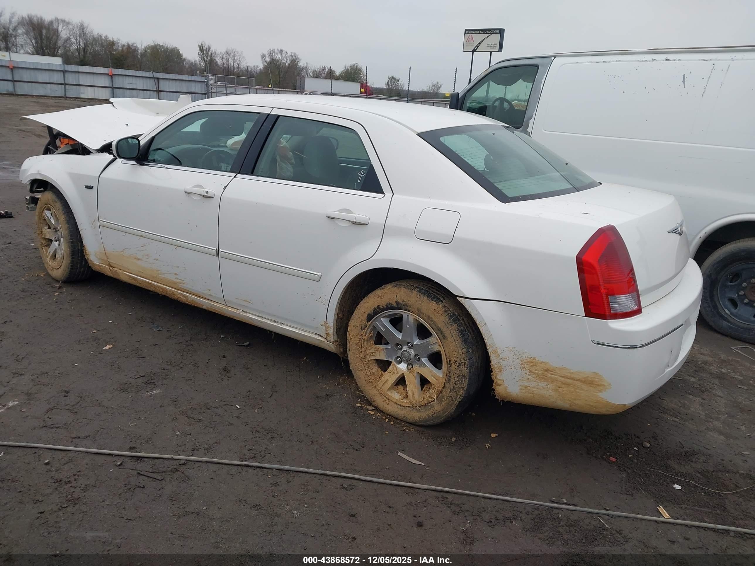 CHRYSLER 300 image 3