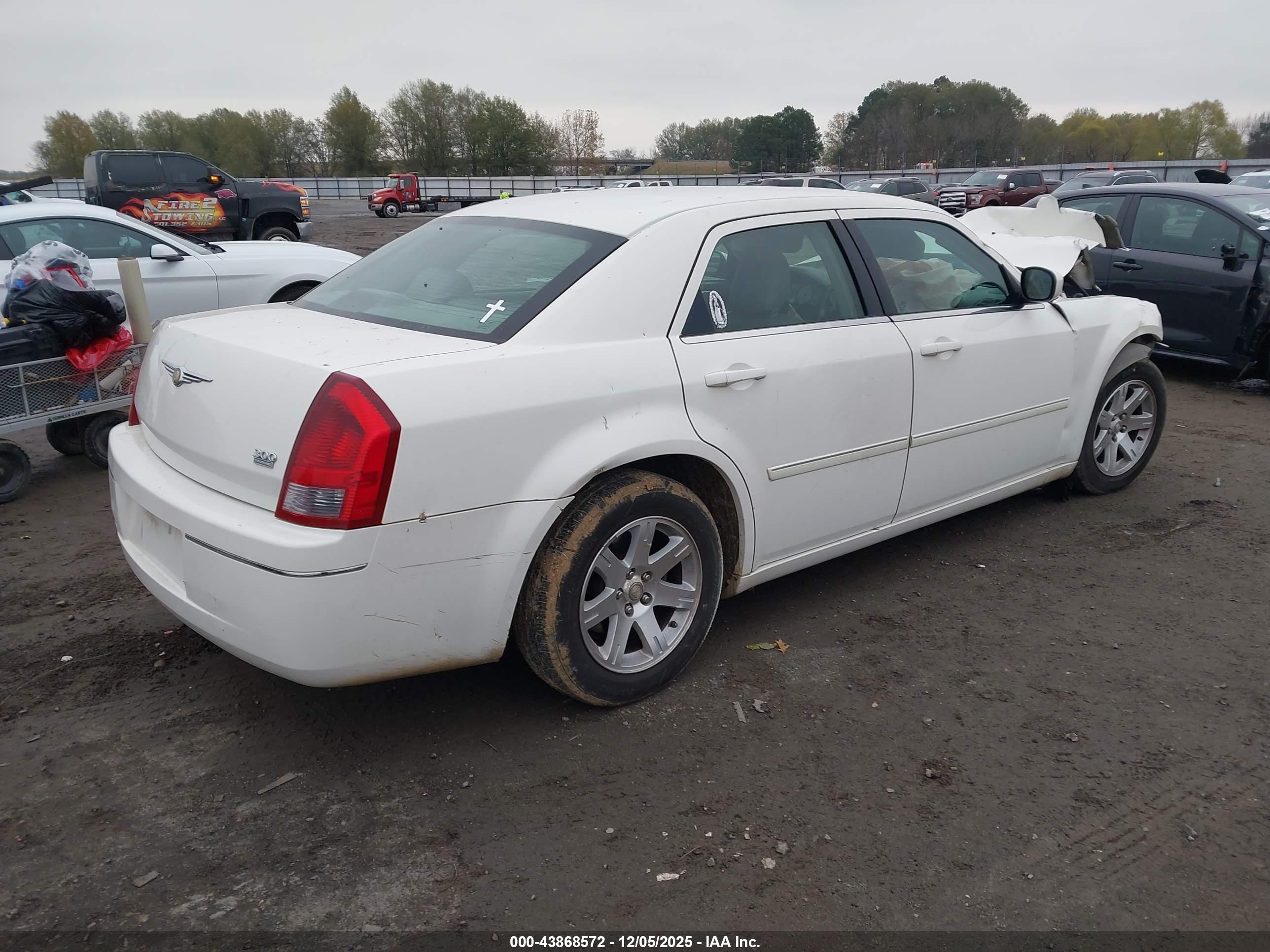 CHRYSLER 300 image 4
