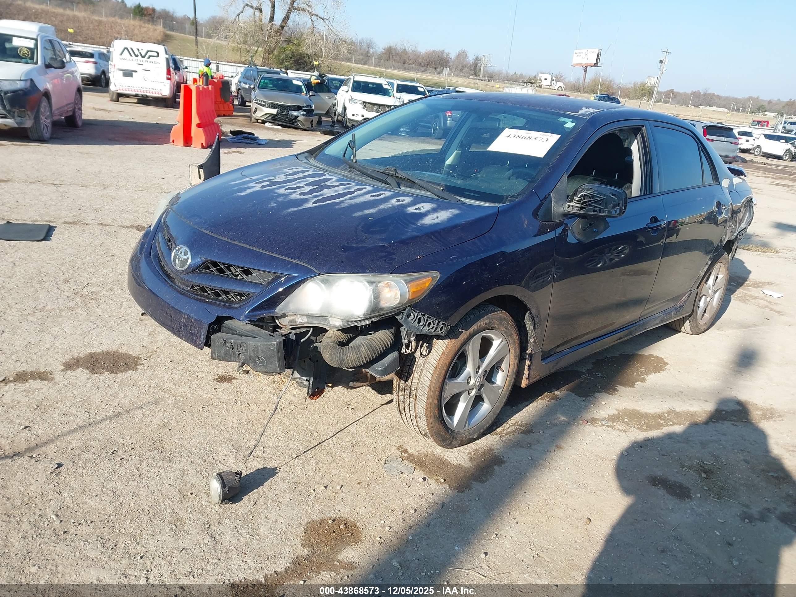 TOYOTA COROLLA image 2