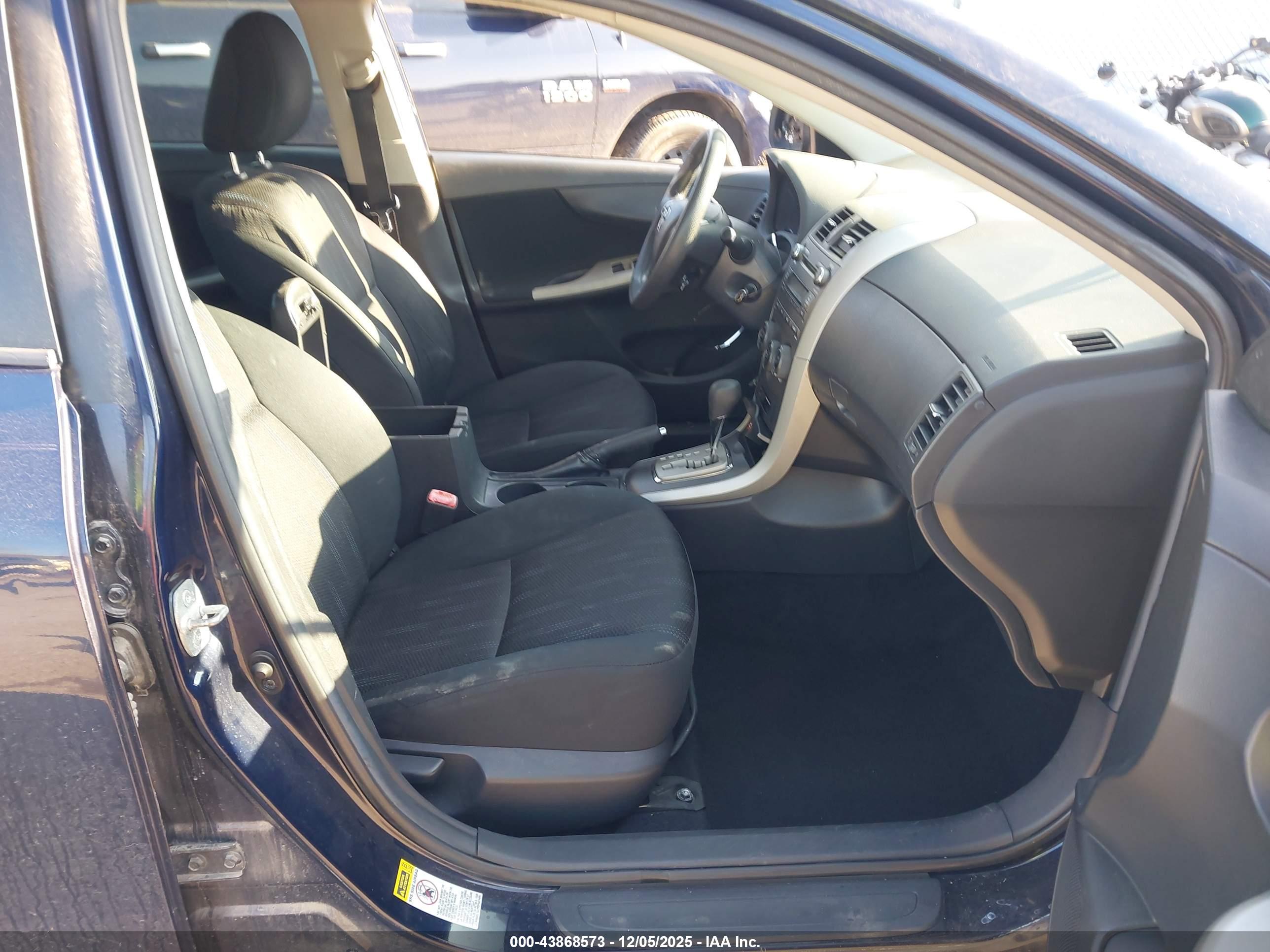 TOYOTA COROLLA image 5