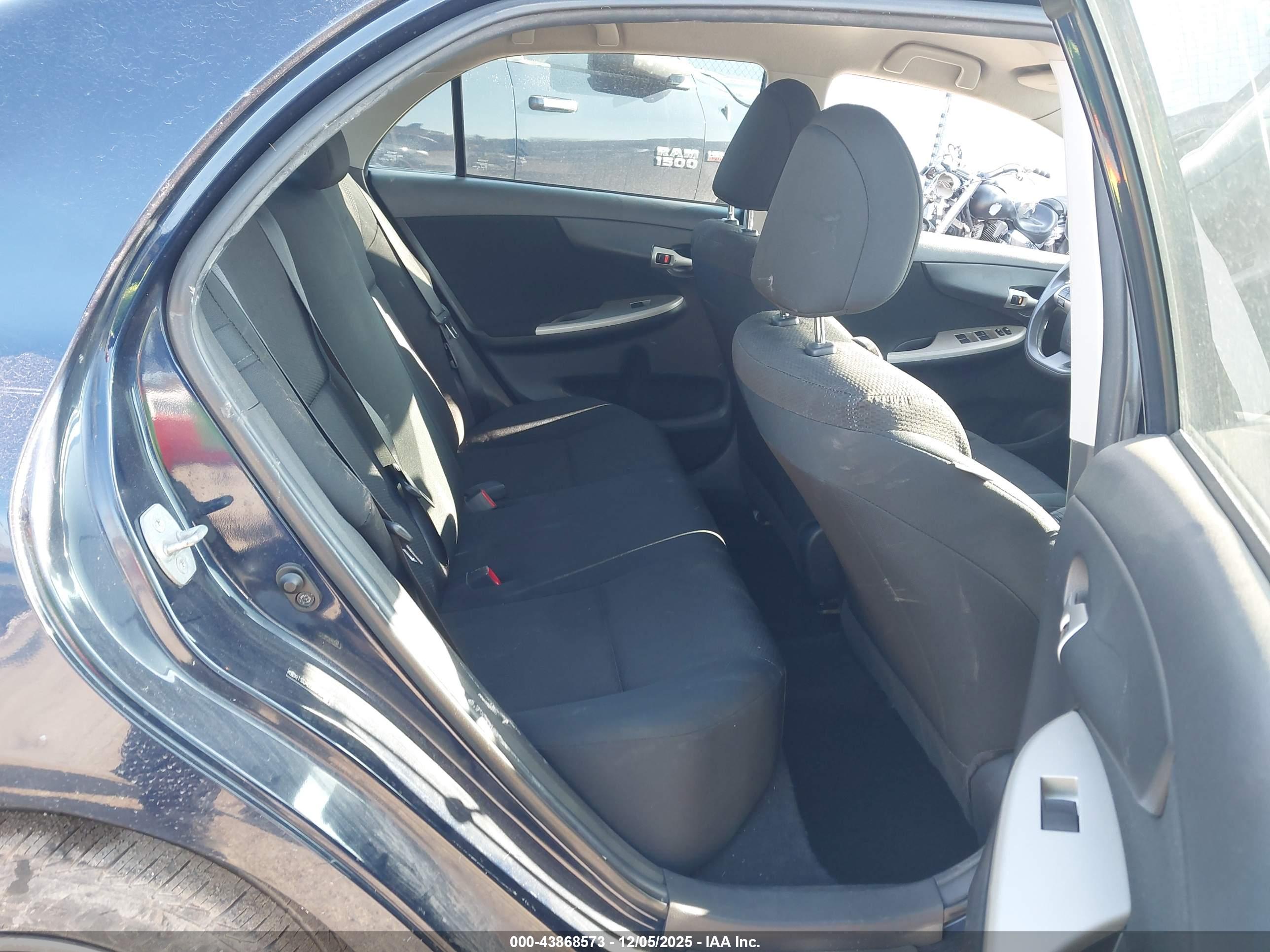 TOYOTA COROLLA image 8