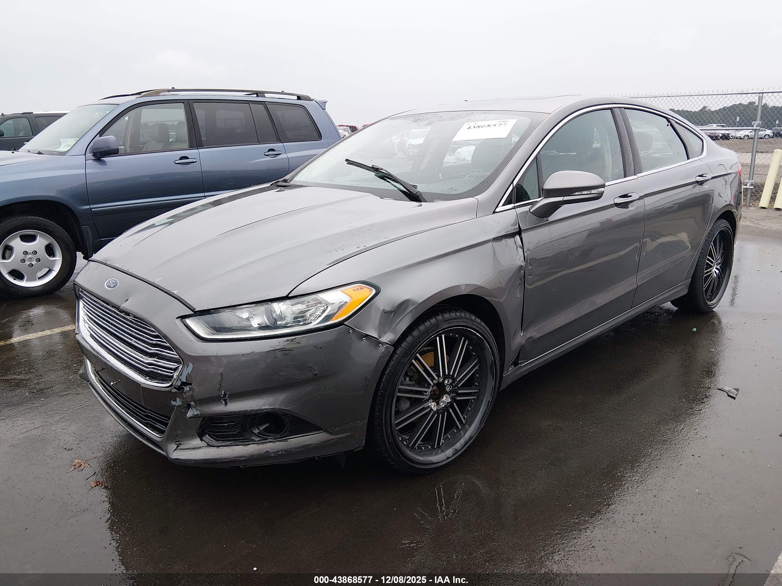 FORD FUSION image 2