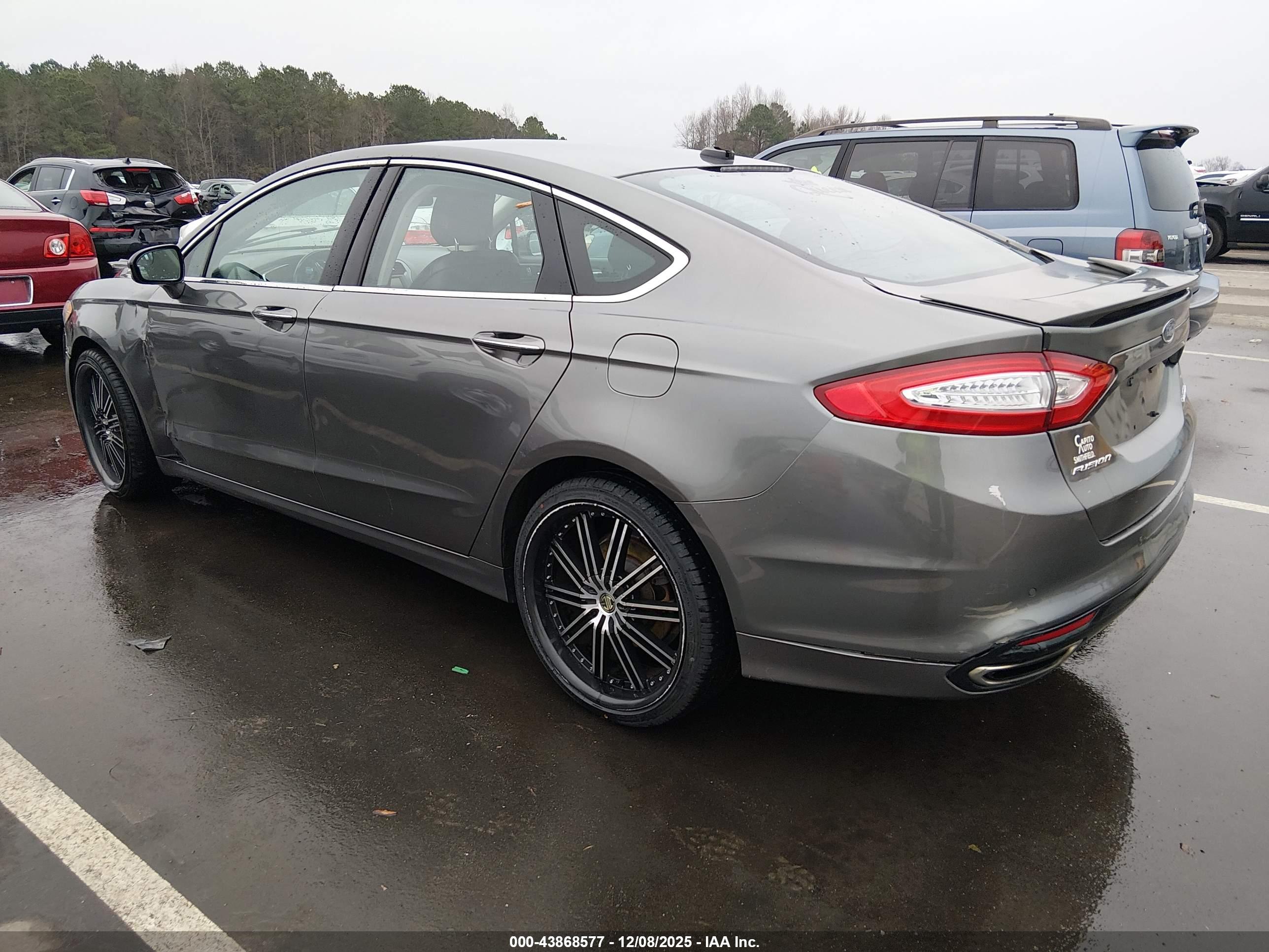 FORD FUSION image 3