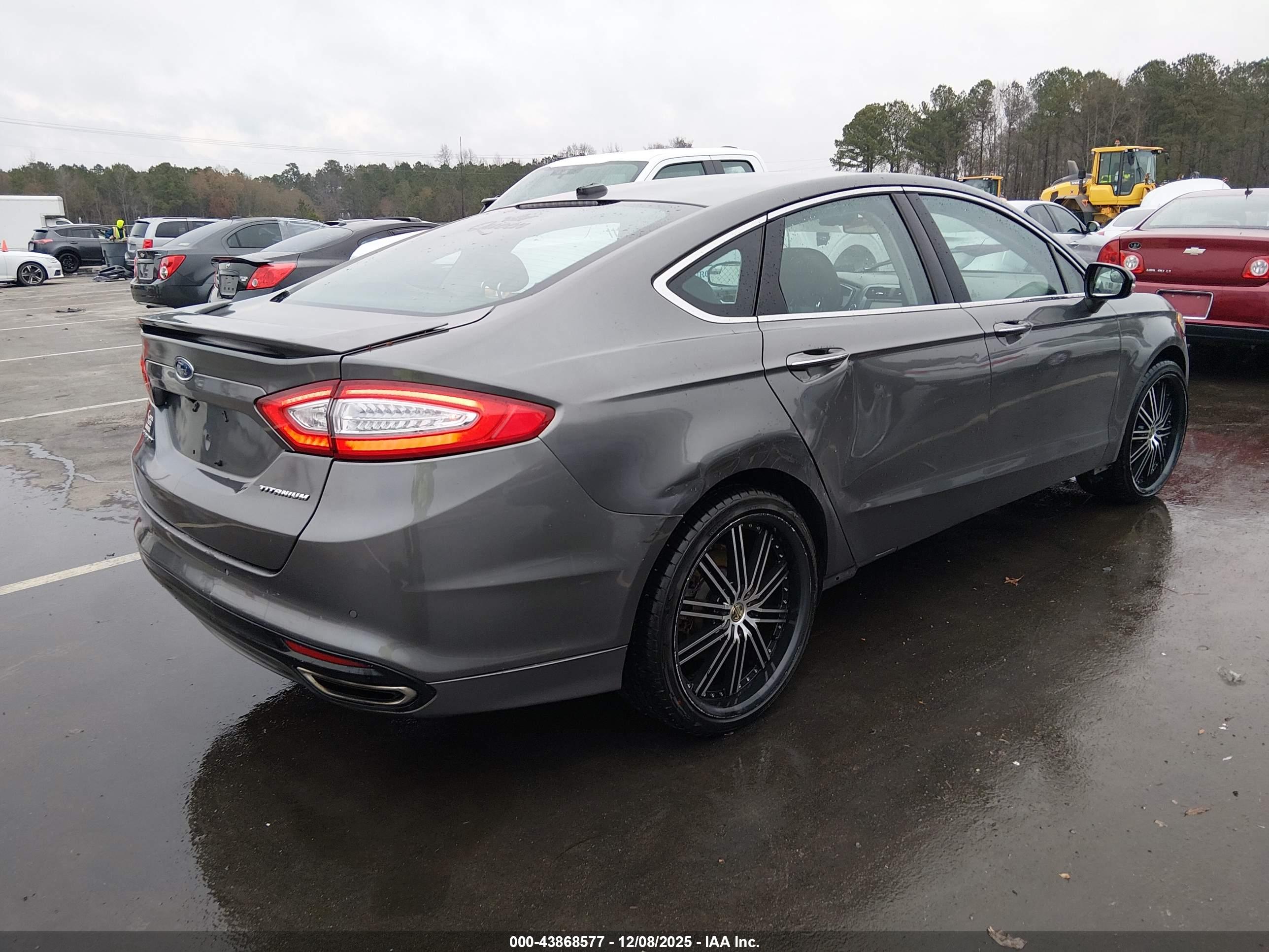 FORD FUSION image 4