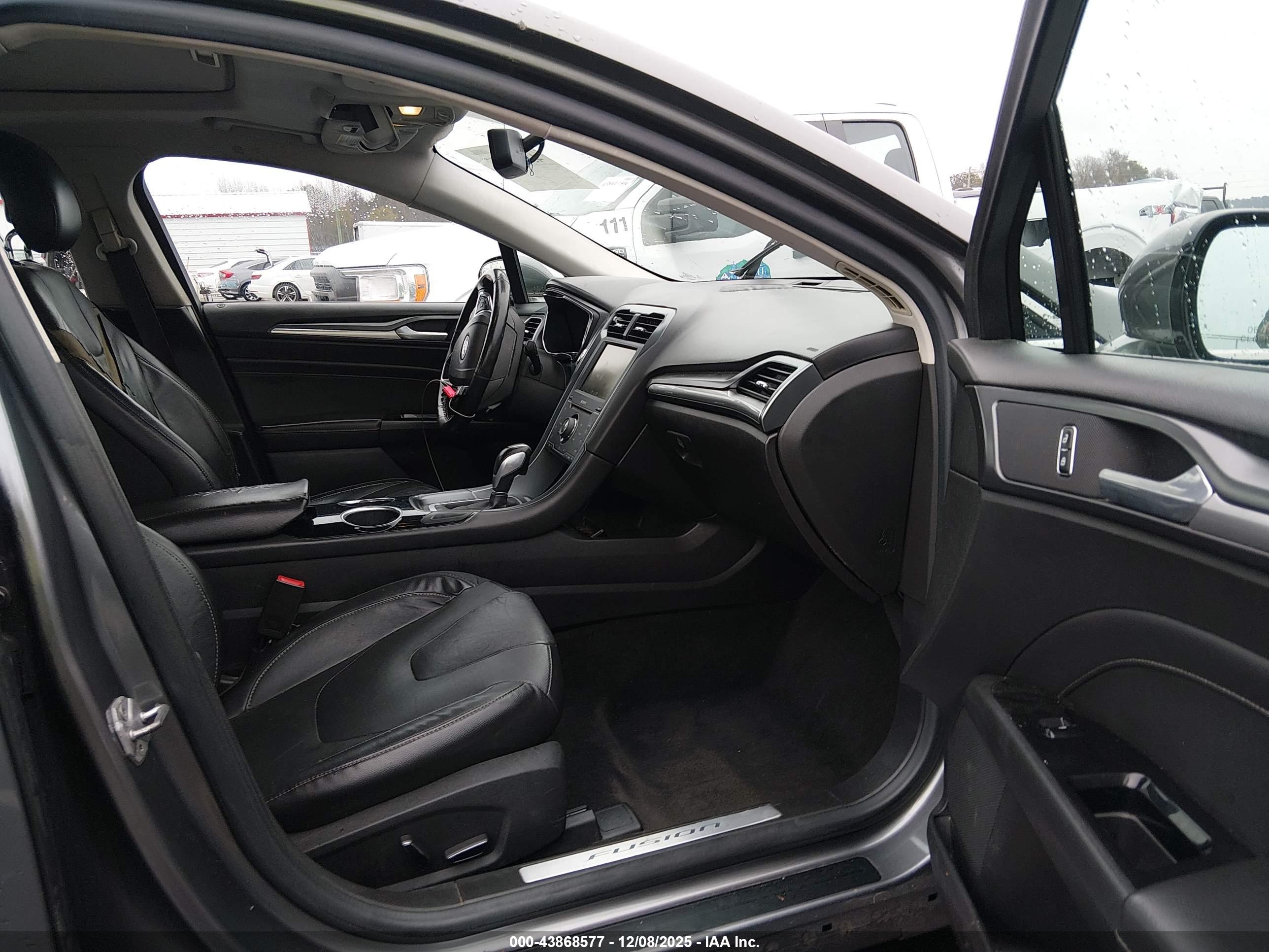 FORD FUSION image 5