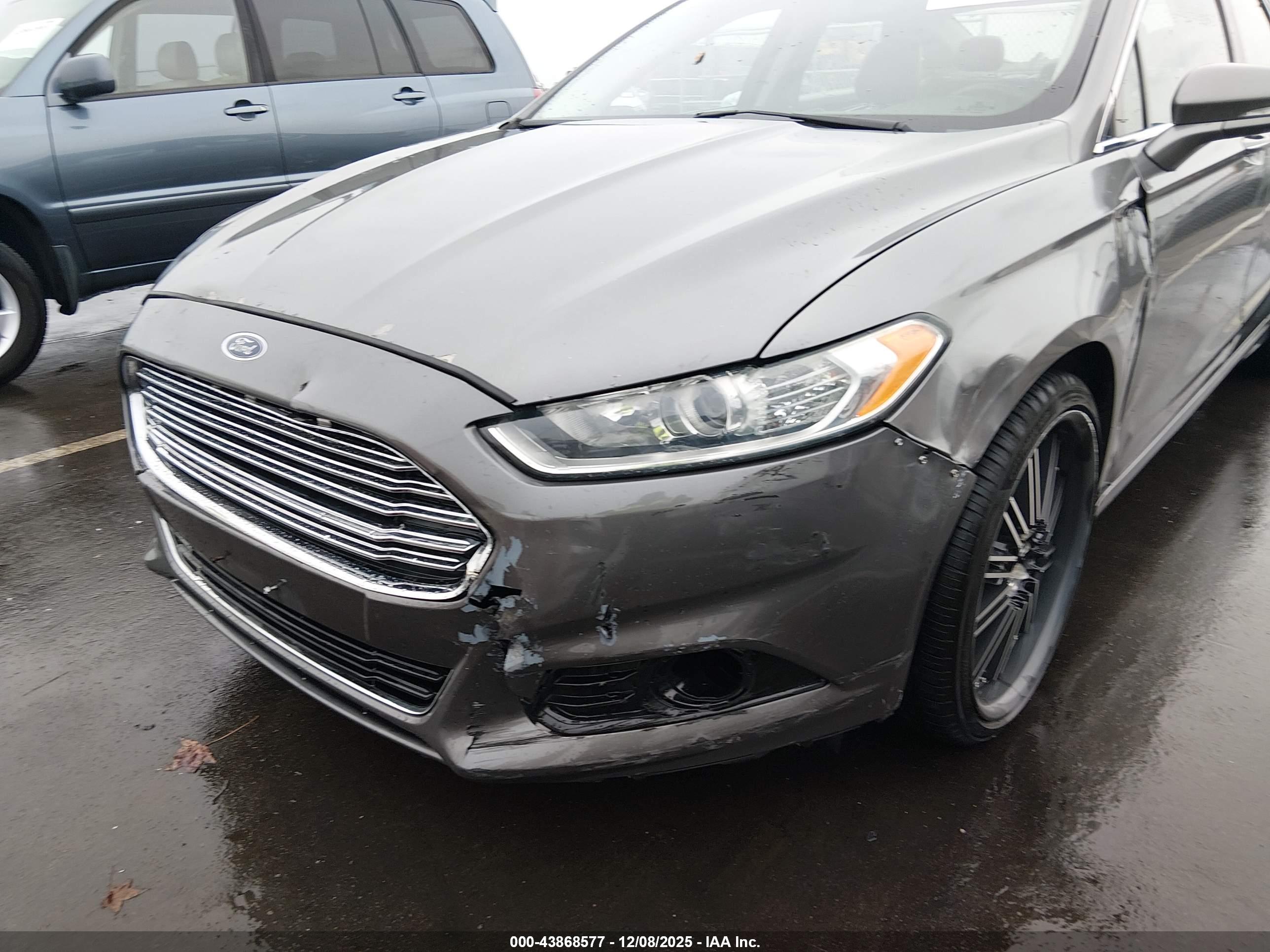 FORD FUSION image 6