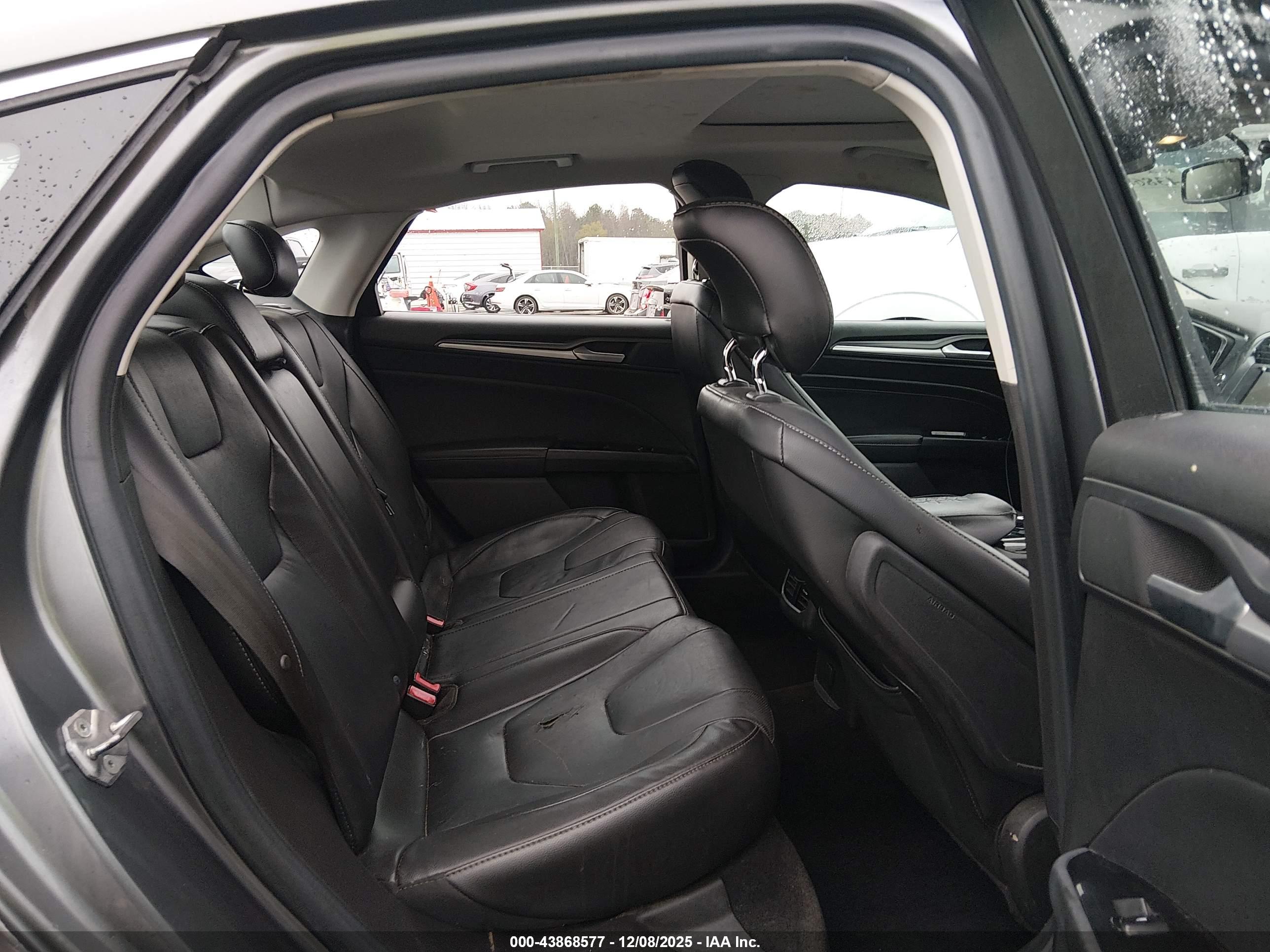 FORD FUSION image 8