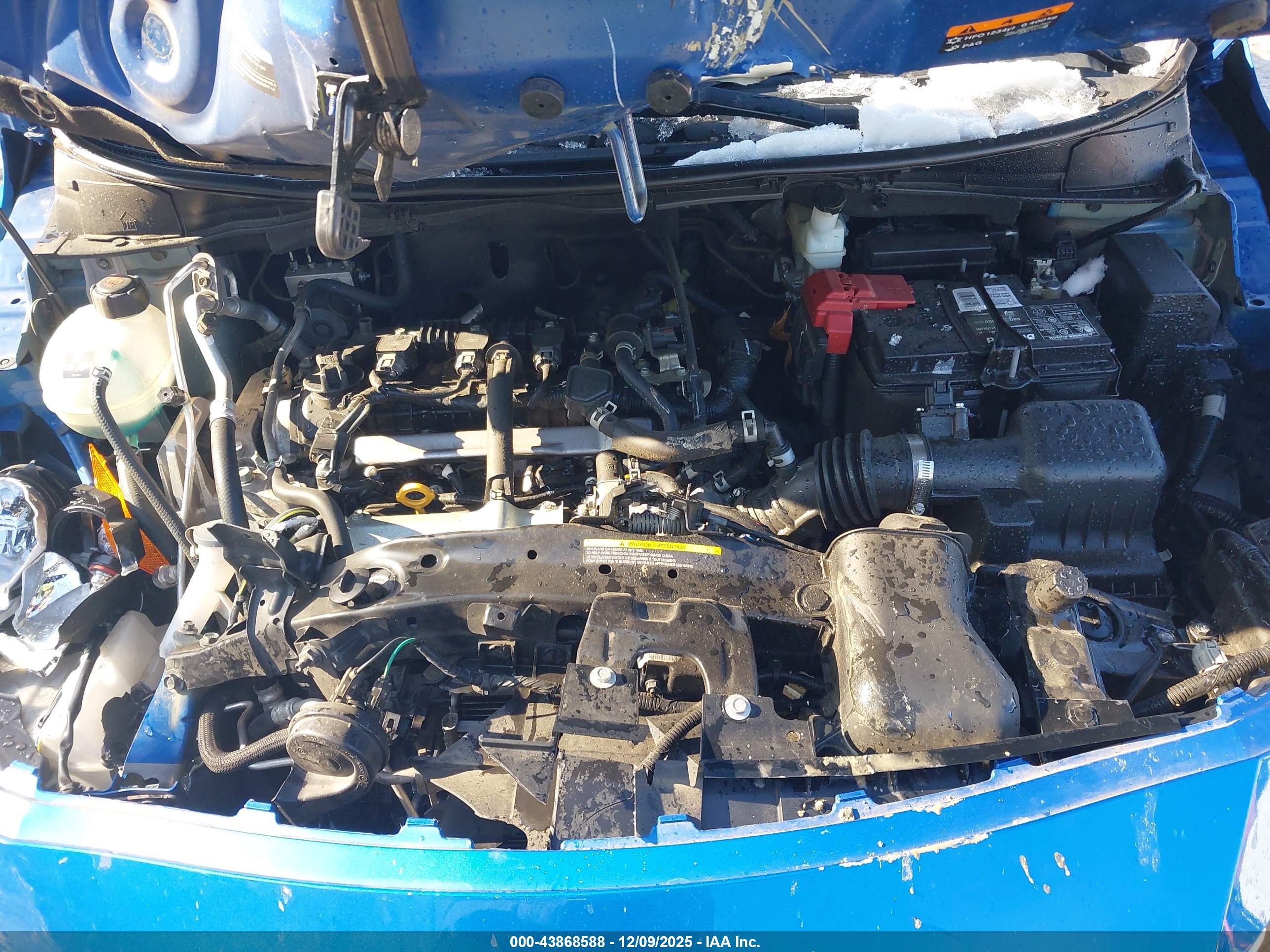 NISSAN VERSA image 10
