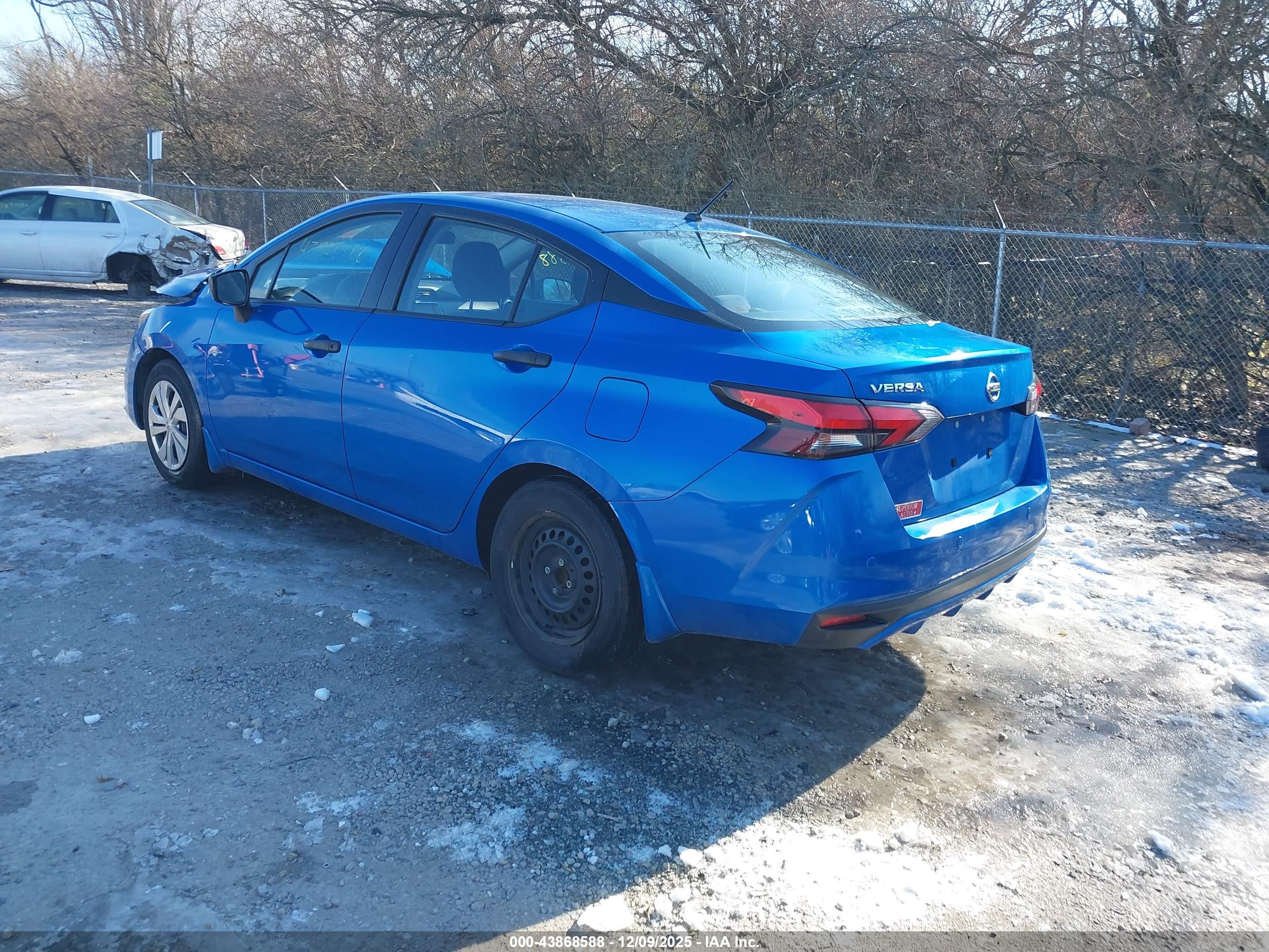 NISSAN VERSA image 3
