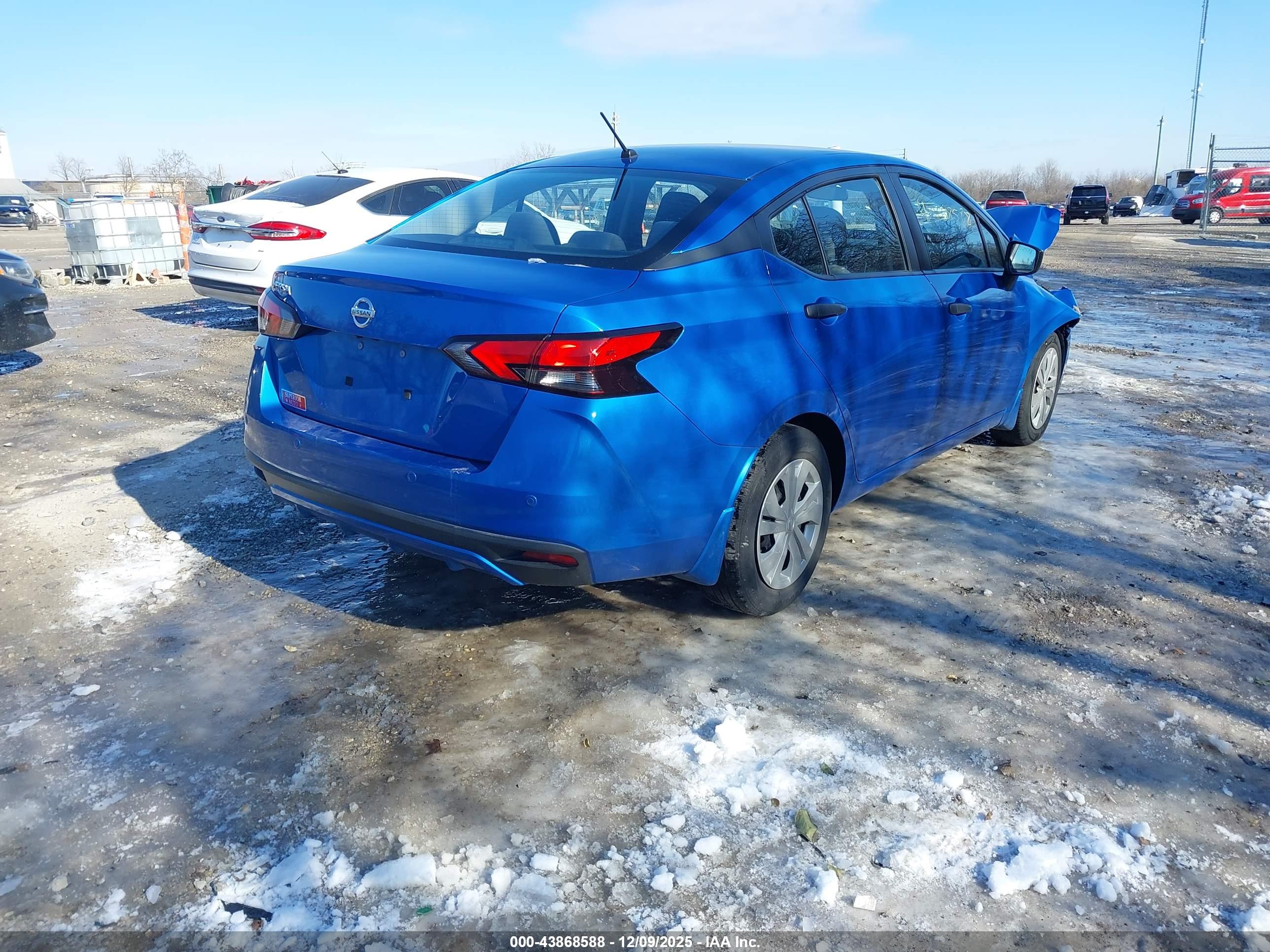 NISSAN VERSA image 4