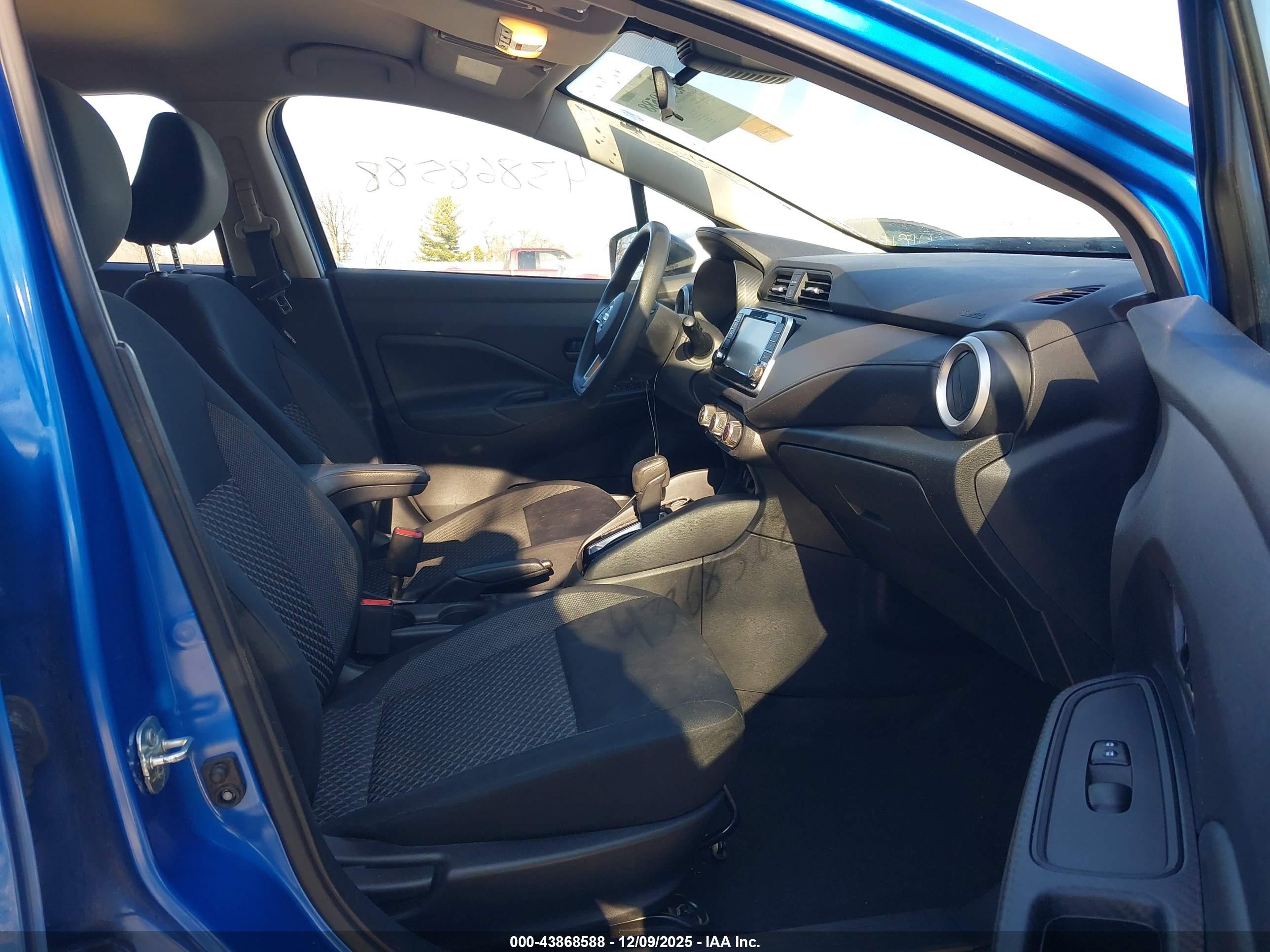 NISSAN VERSA image 5