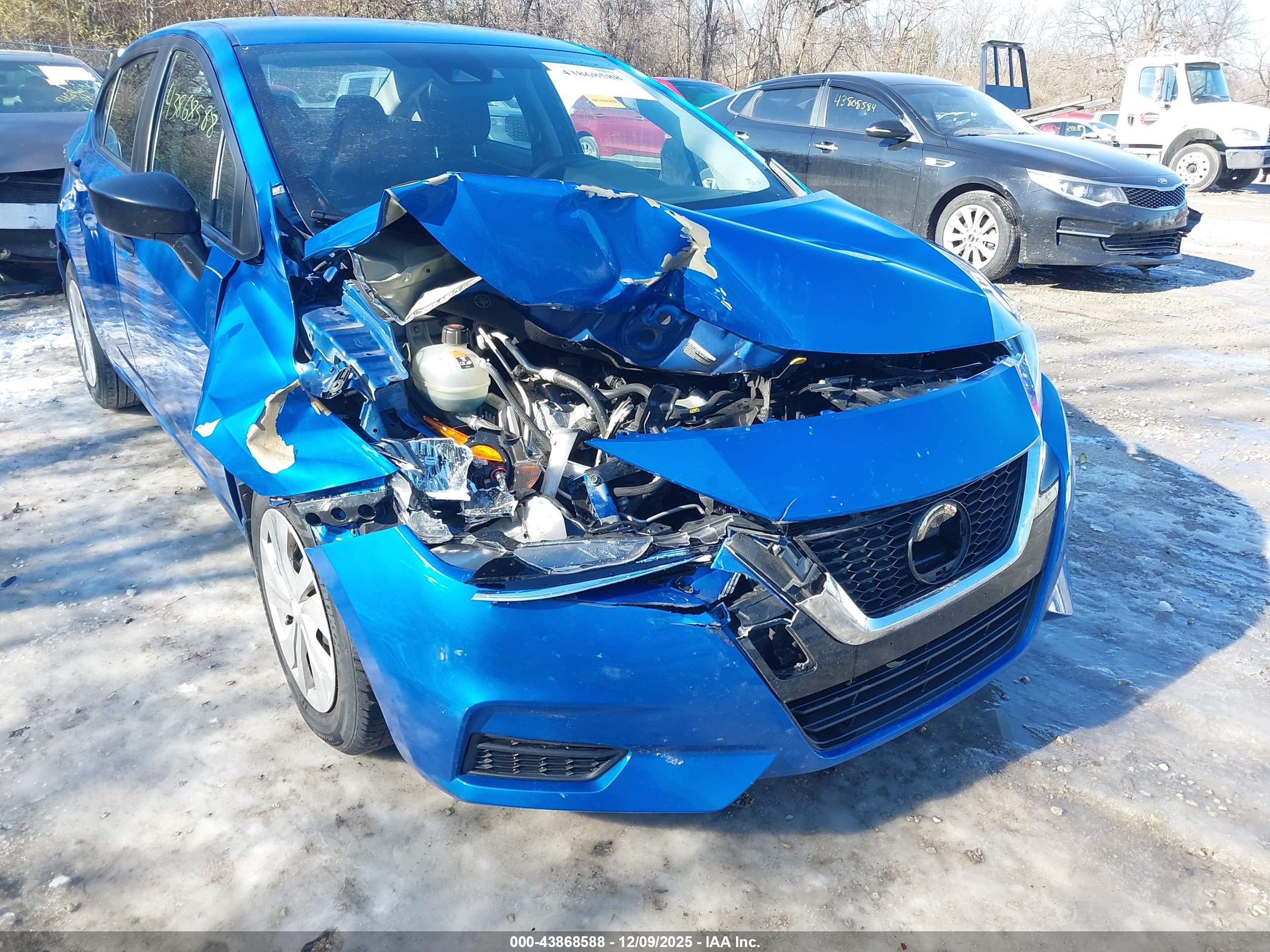 NISSAN VERSA image 6