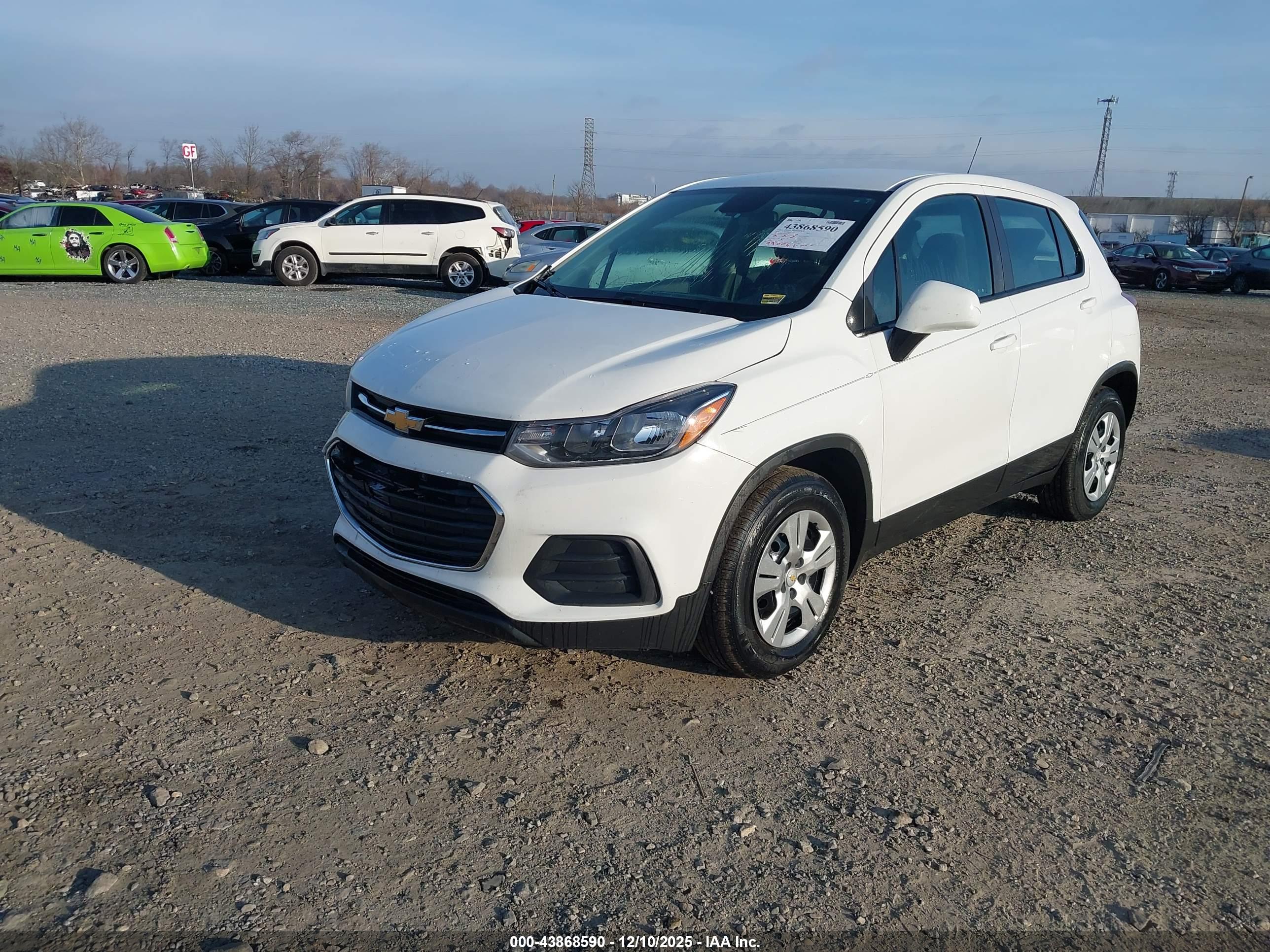 CHEVROLET TRAX image 2