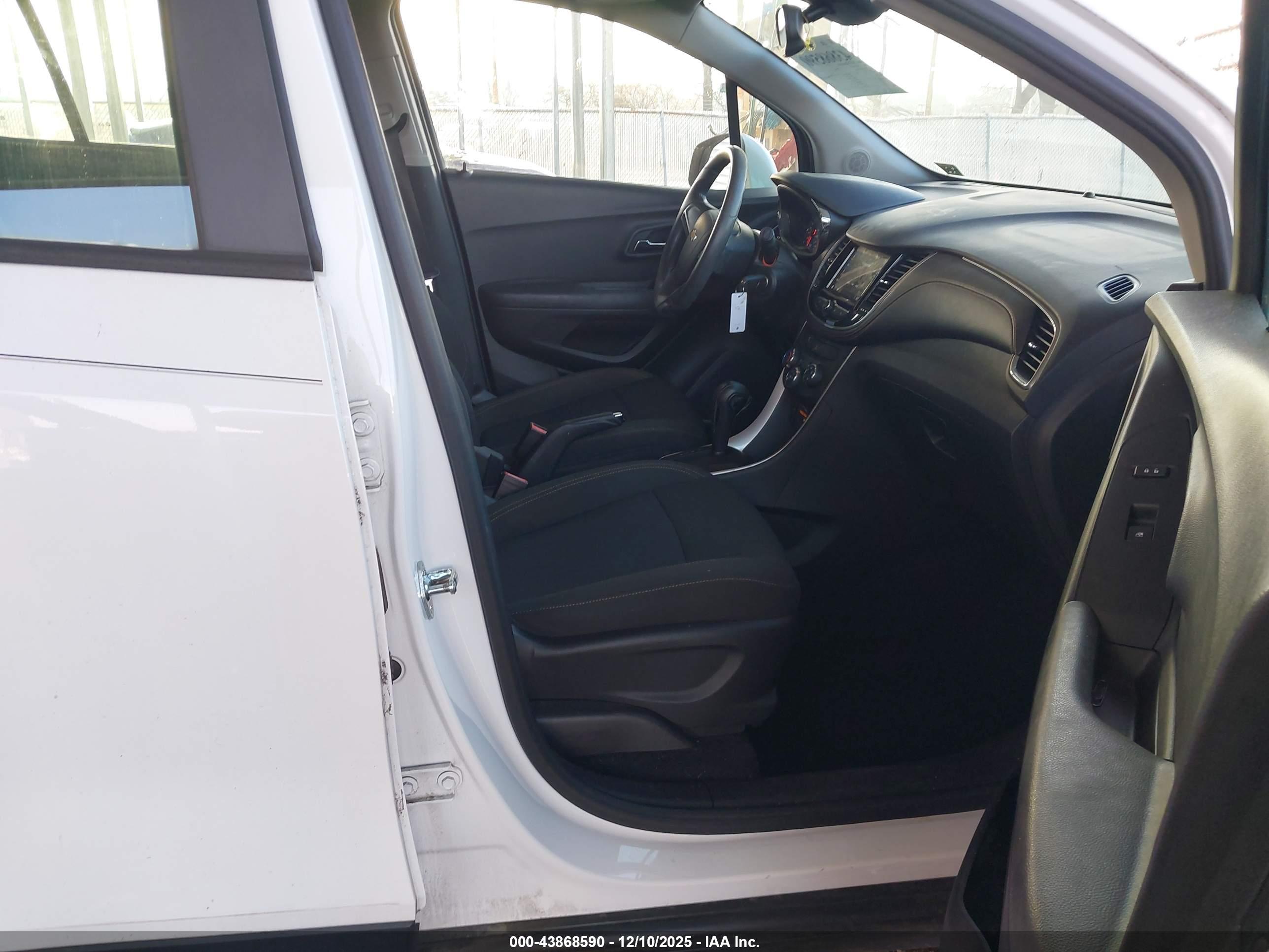 CHEVROLET TRAX image 5