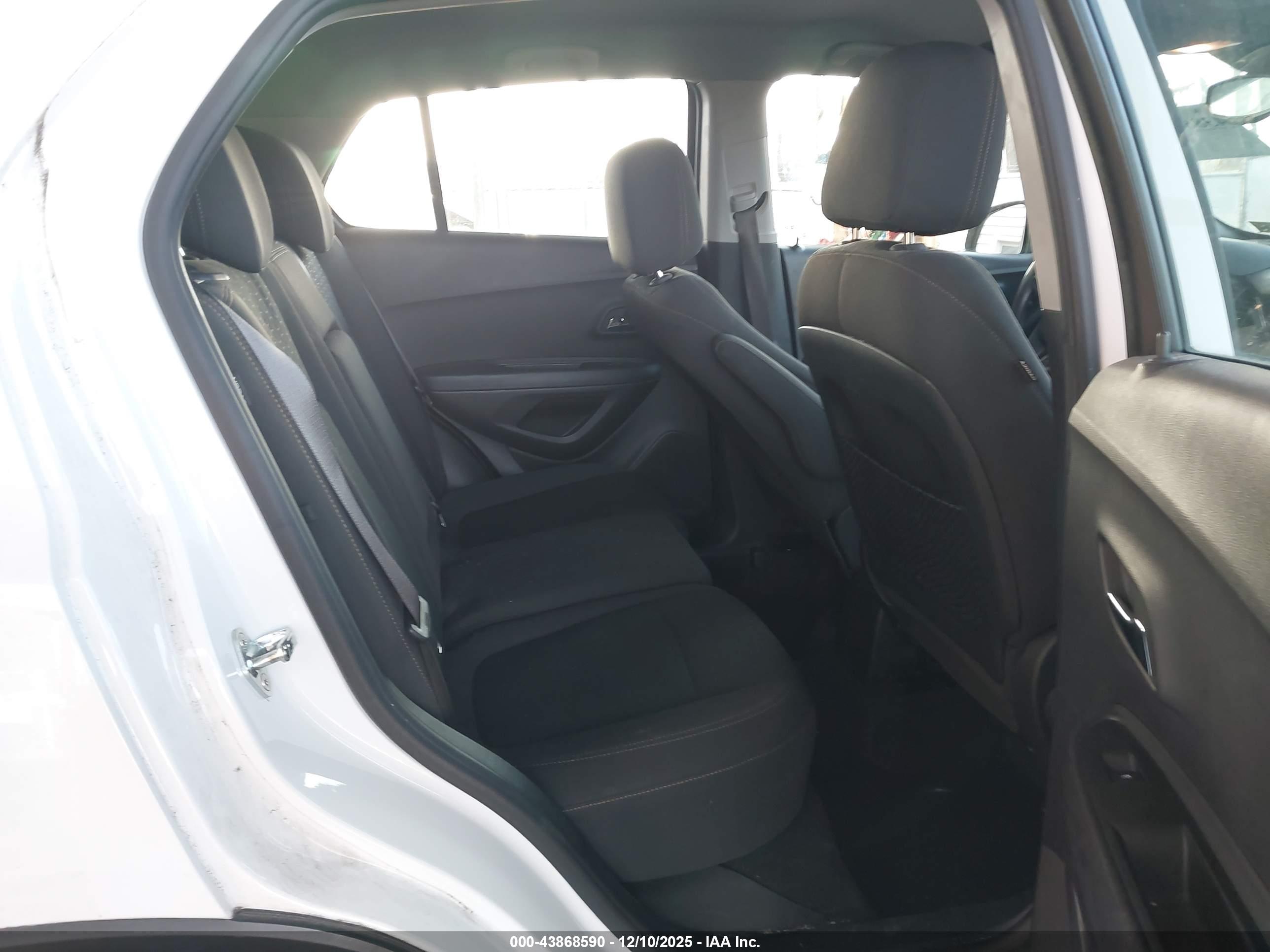 CHEVROLET TRAX image 8