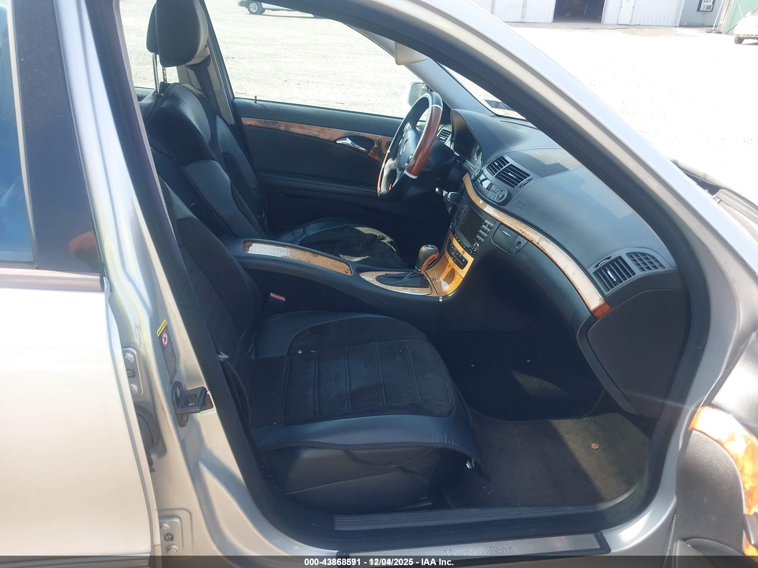 MERCEDES-BENZ E image 5
