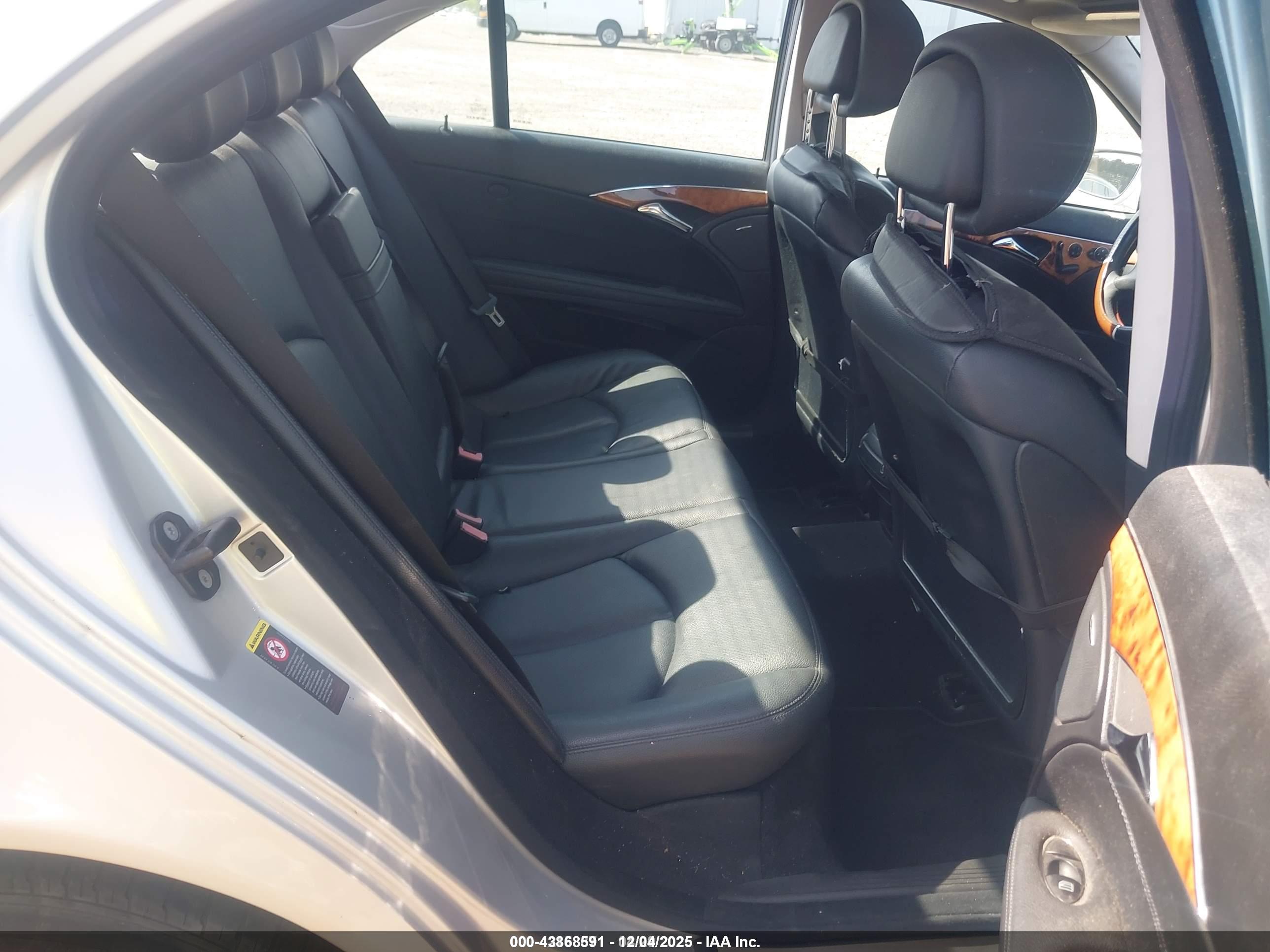 MERCEDES-BENZ E image 8