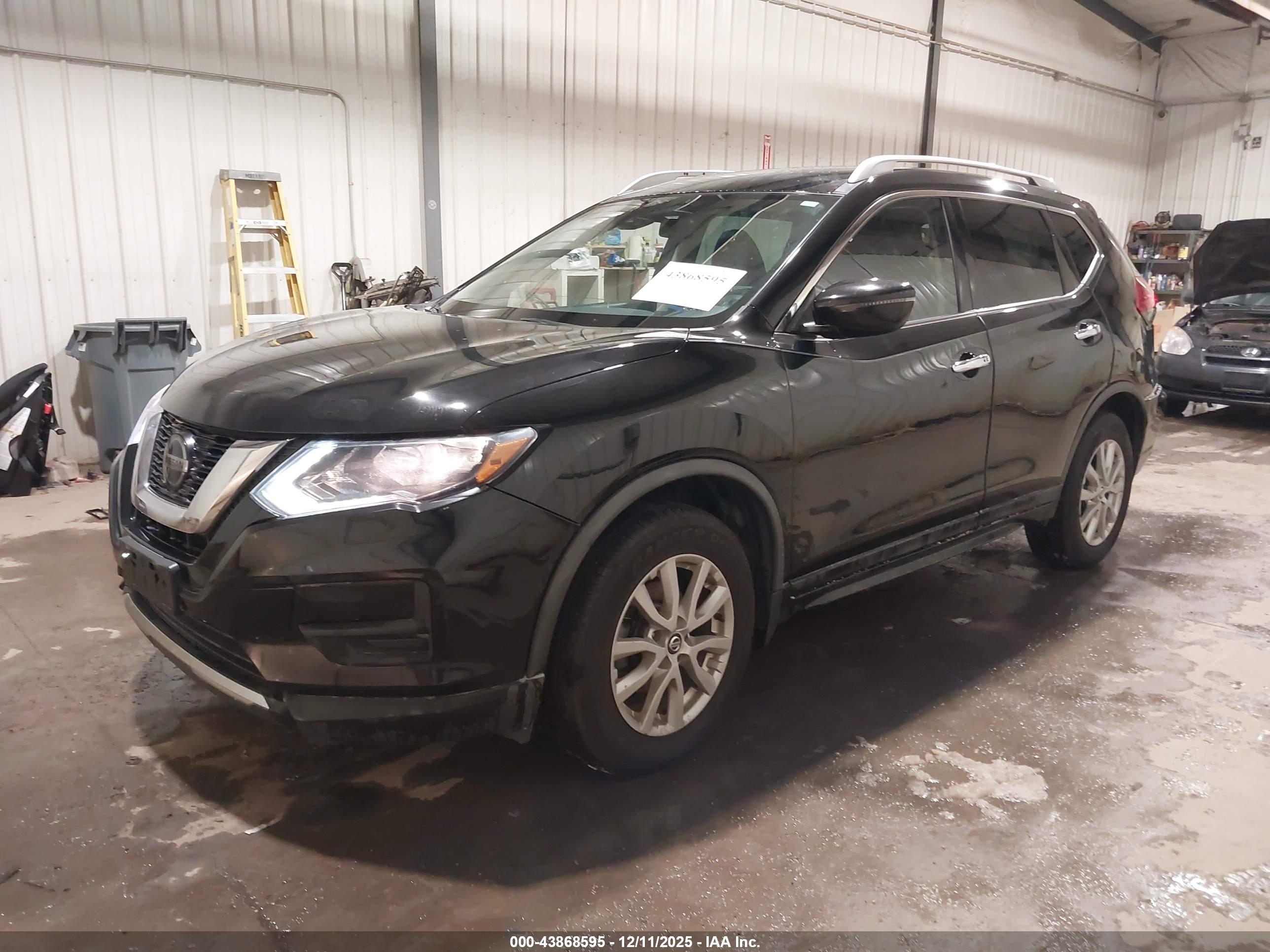 NISSAN ROGUE image 2