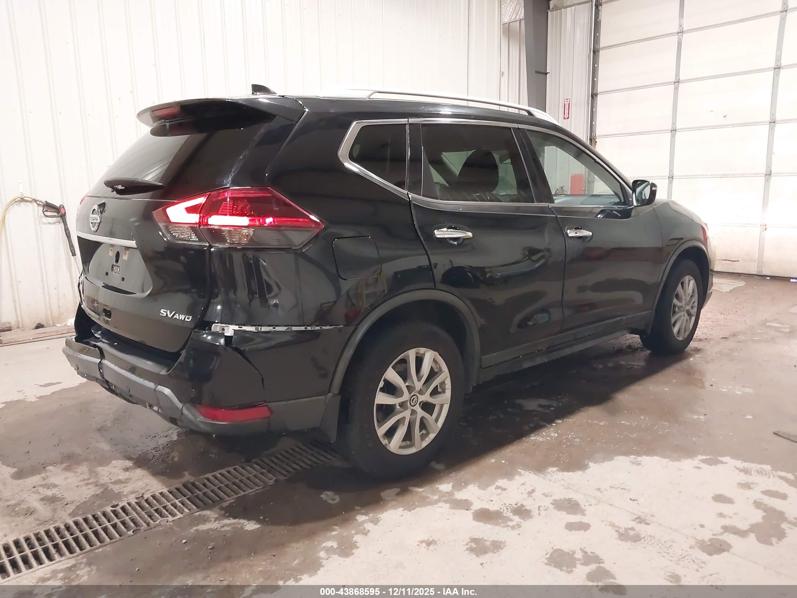 NISSAN ROGUE image 4