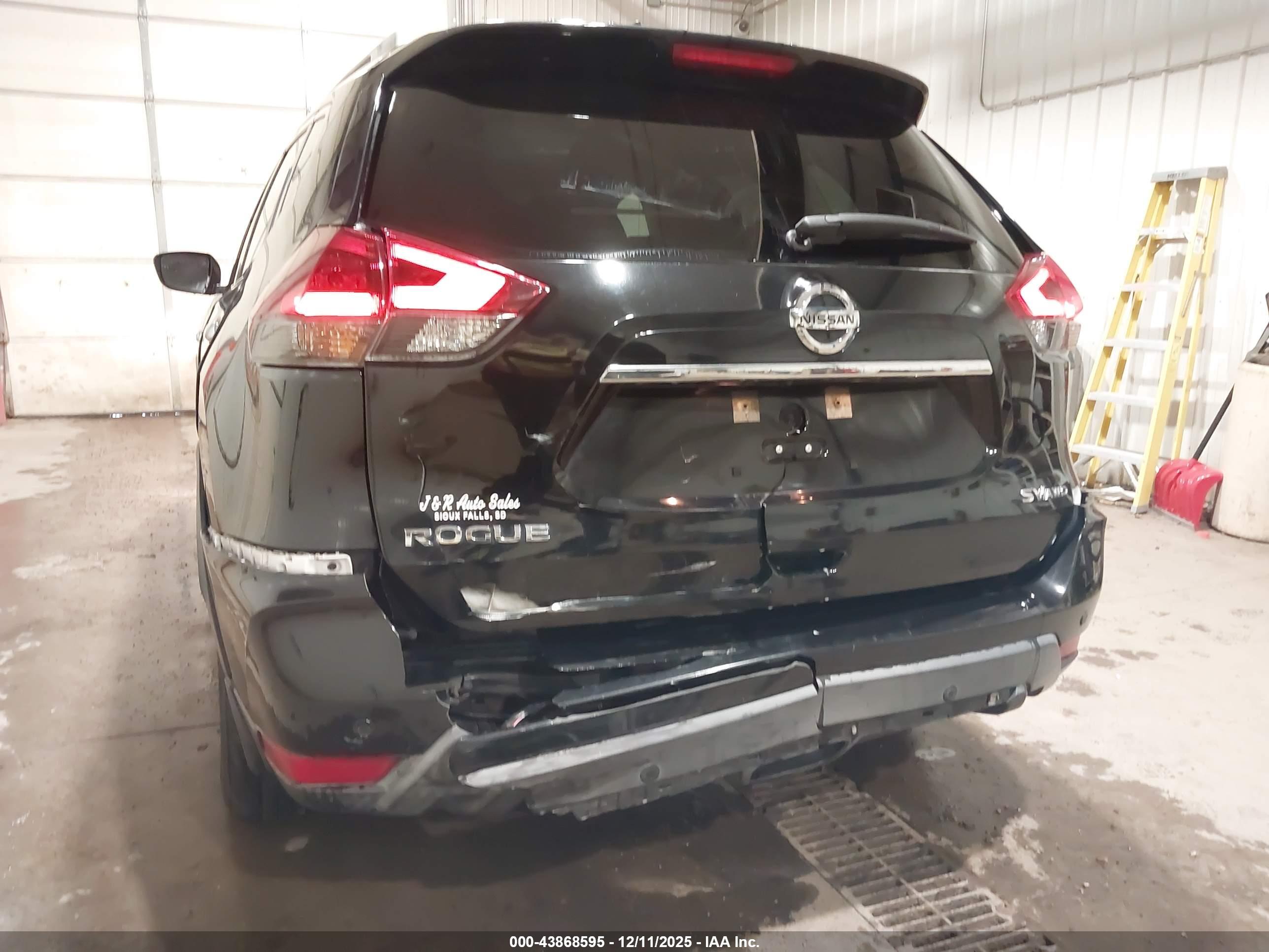 NISSAN ROGUE image 6