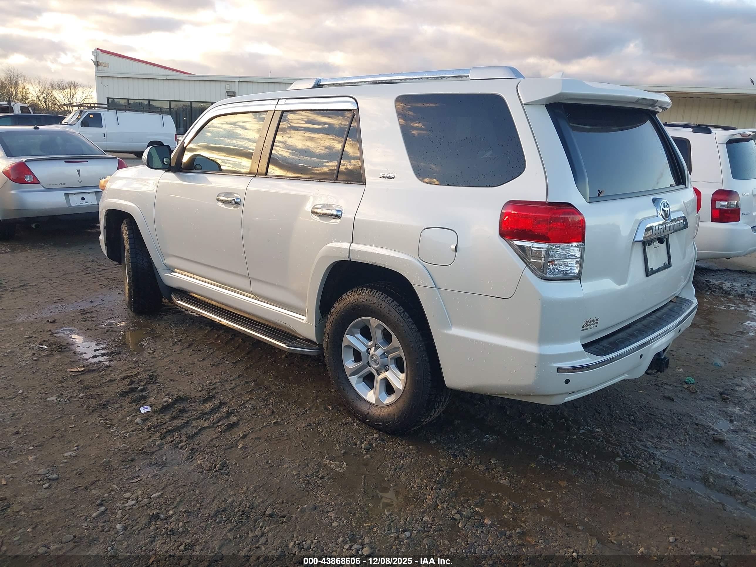 TOYOTA 4RUNNER image 3