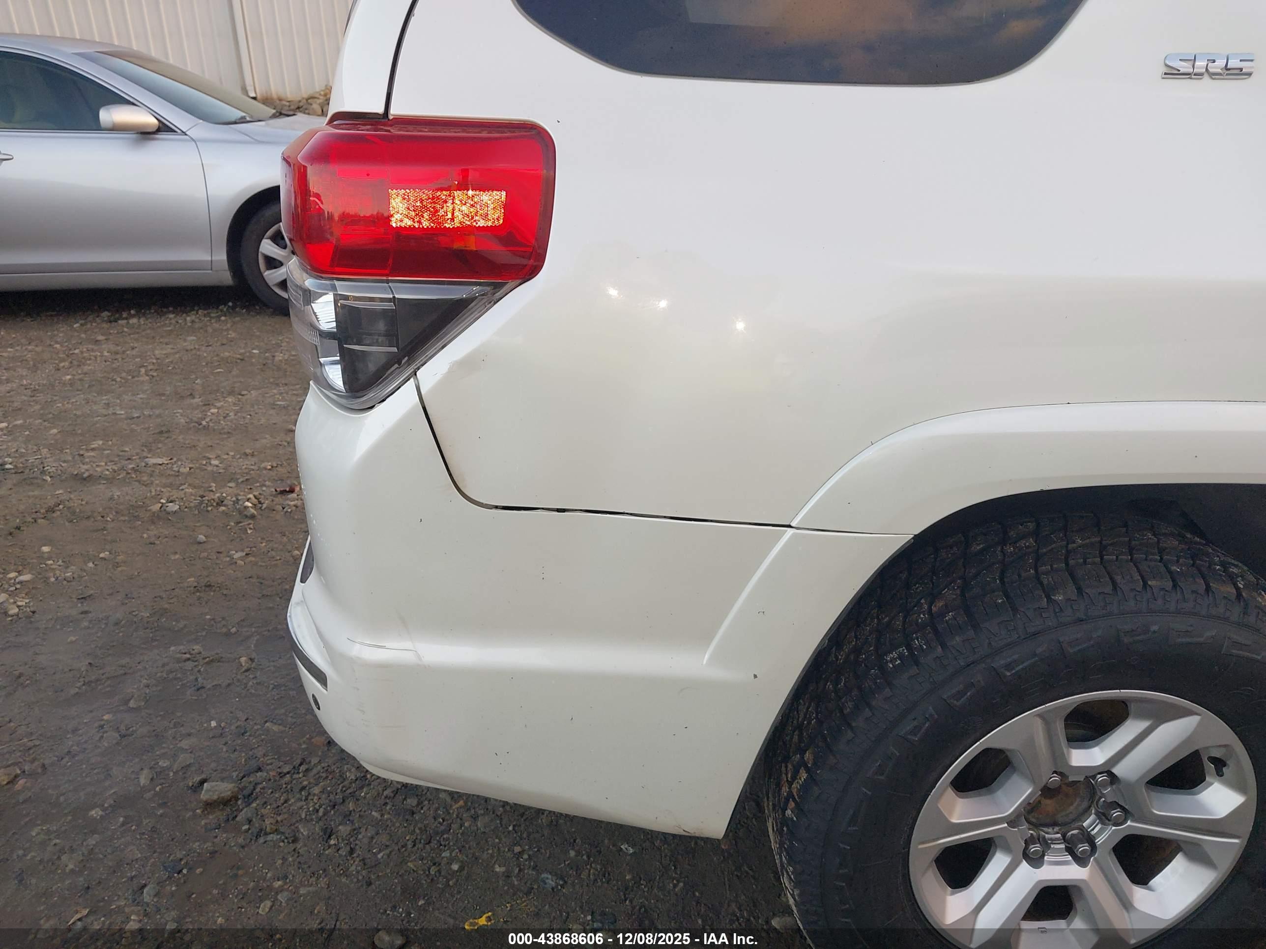 TOYOTA 4RUNNER image 6