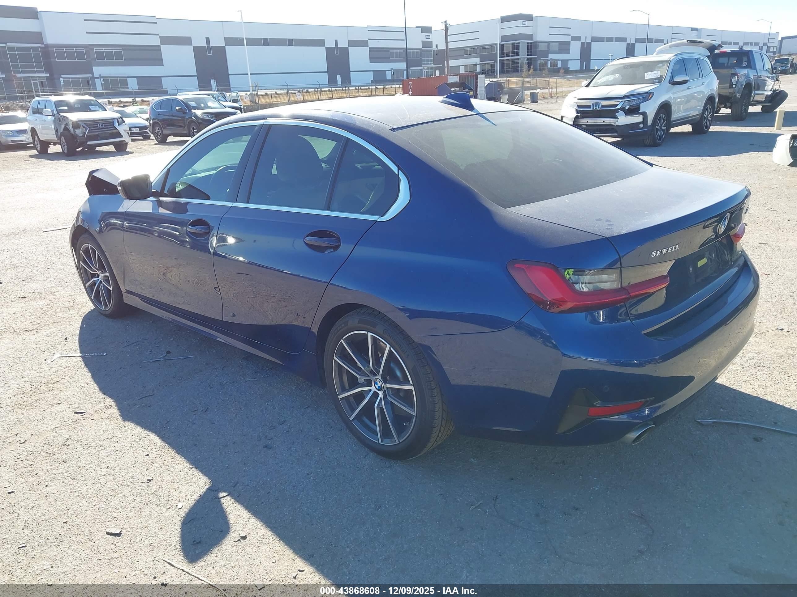 BMW 330I image 3