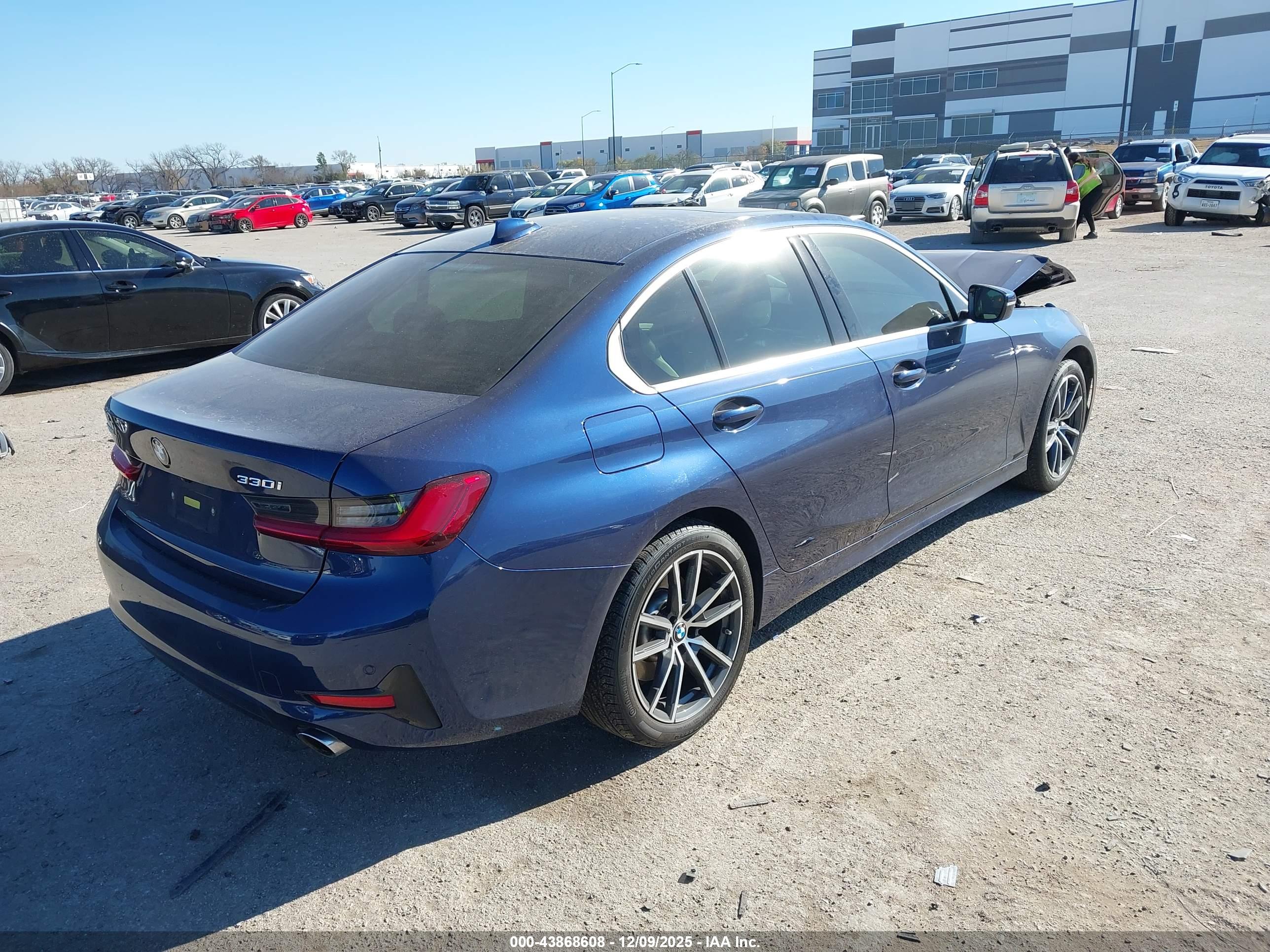 BMW 330I image 4