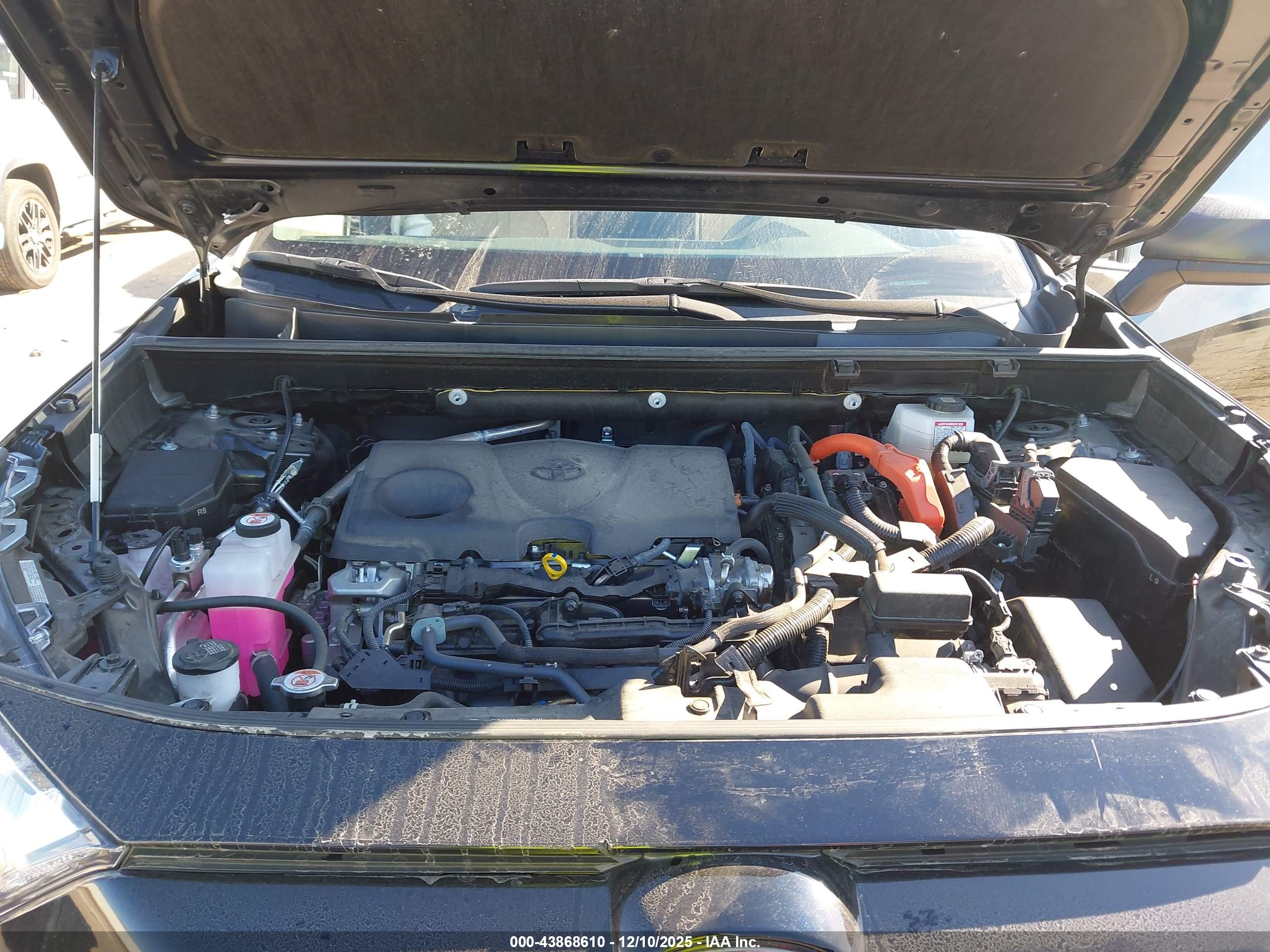 TOYOTA RAV4 image 10