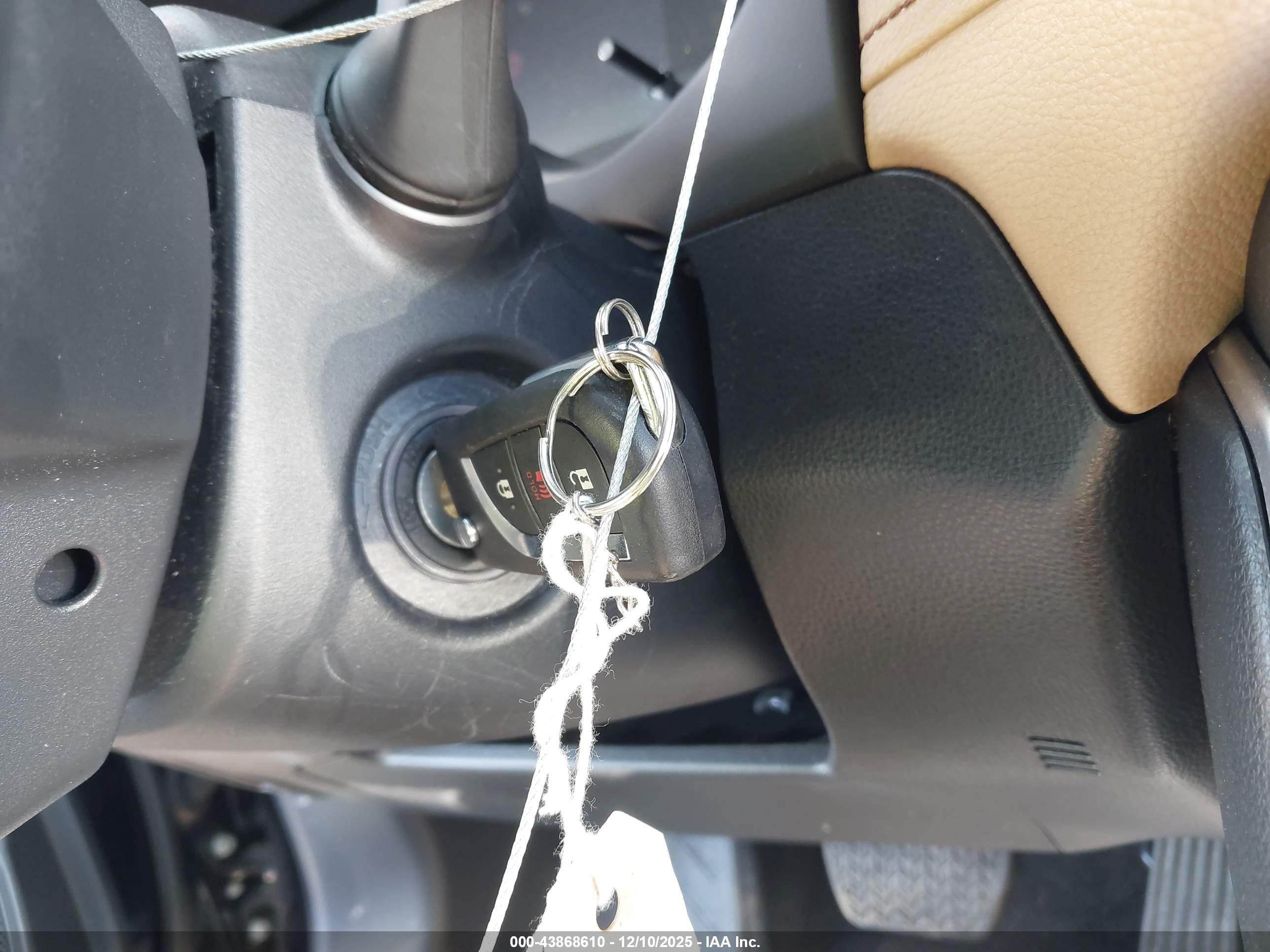 TOYOTA RAV4 image 11