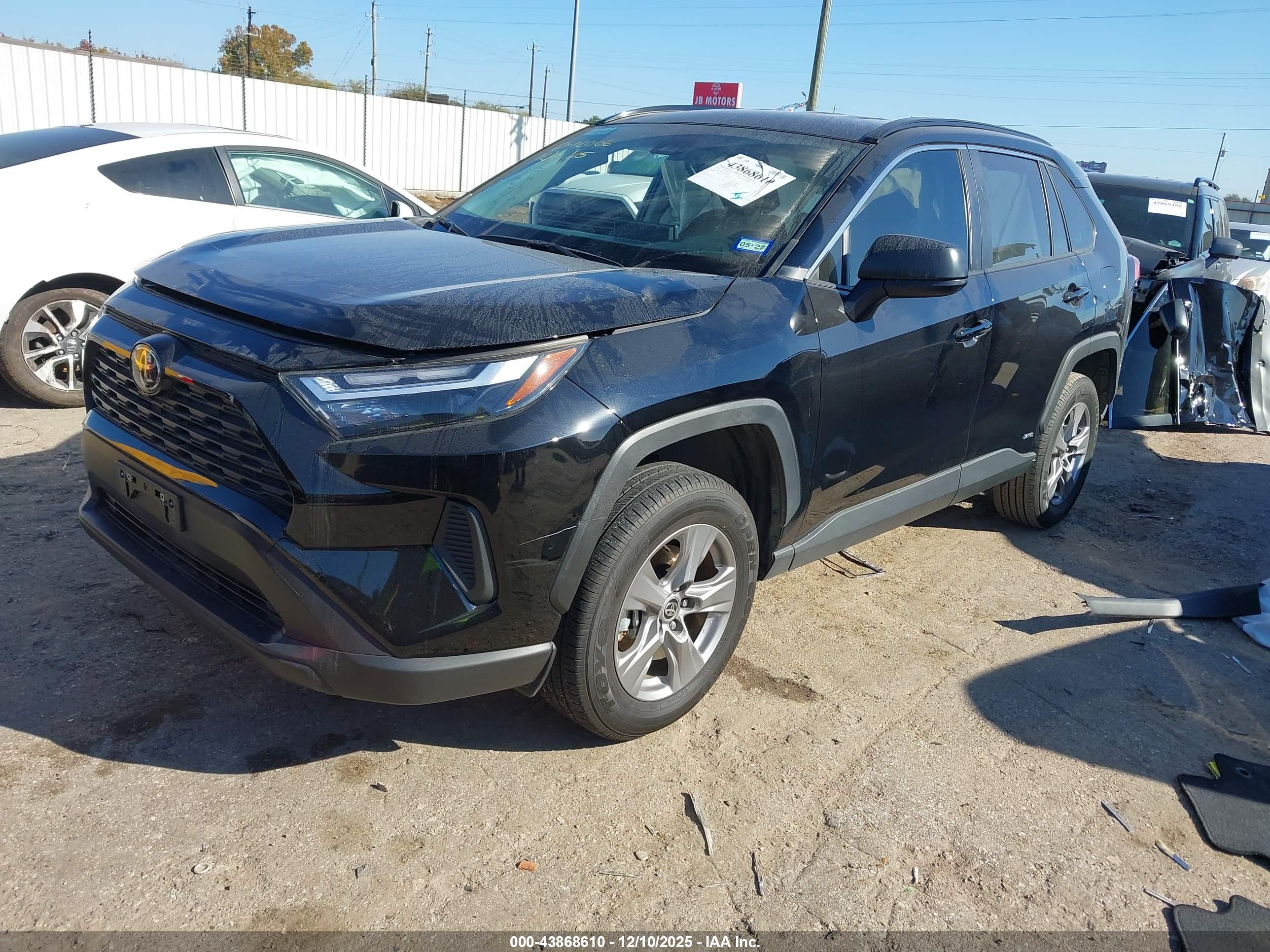 TOYOTA RAV4 image 2