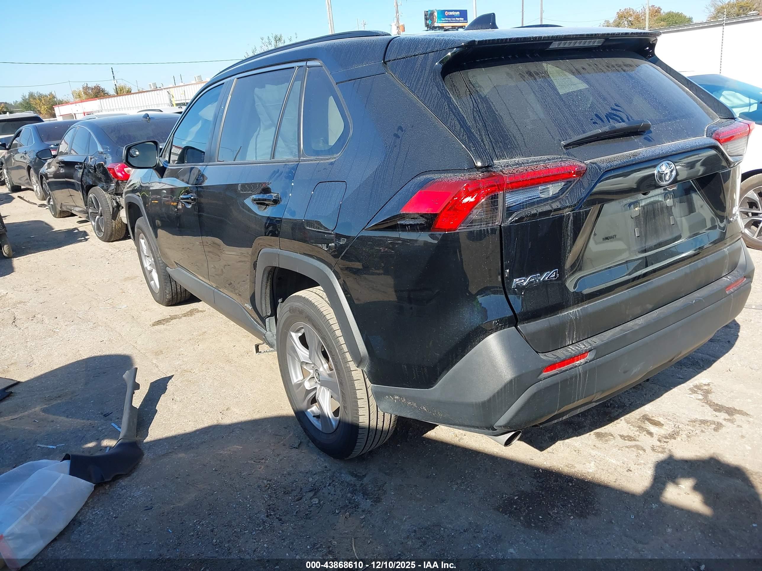 TOYOTA RAV4 image 3
