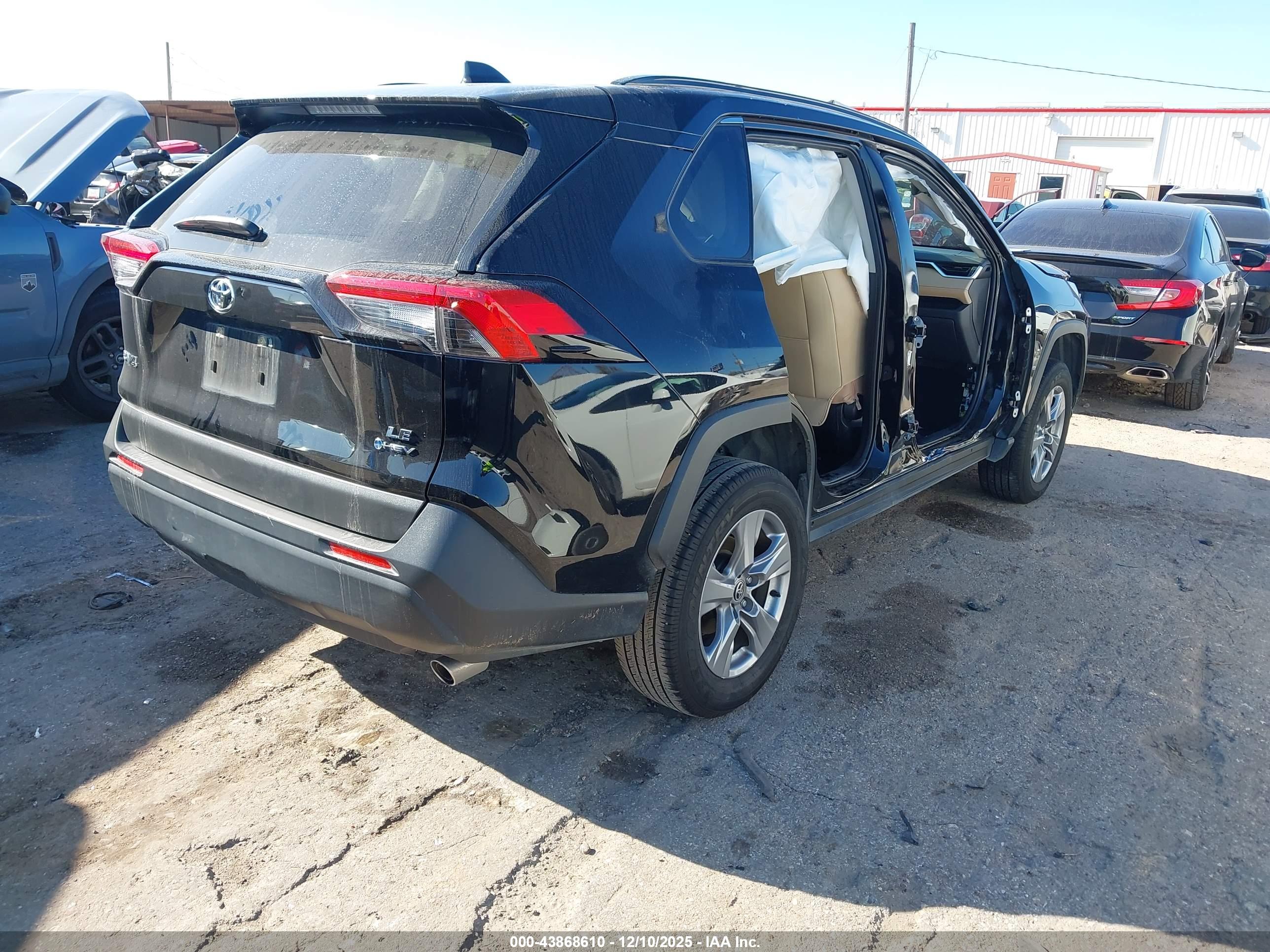 TOYOTA RAV4 image 4