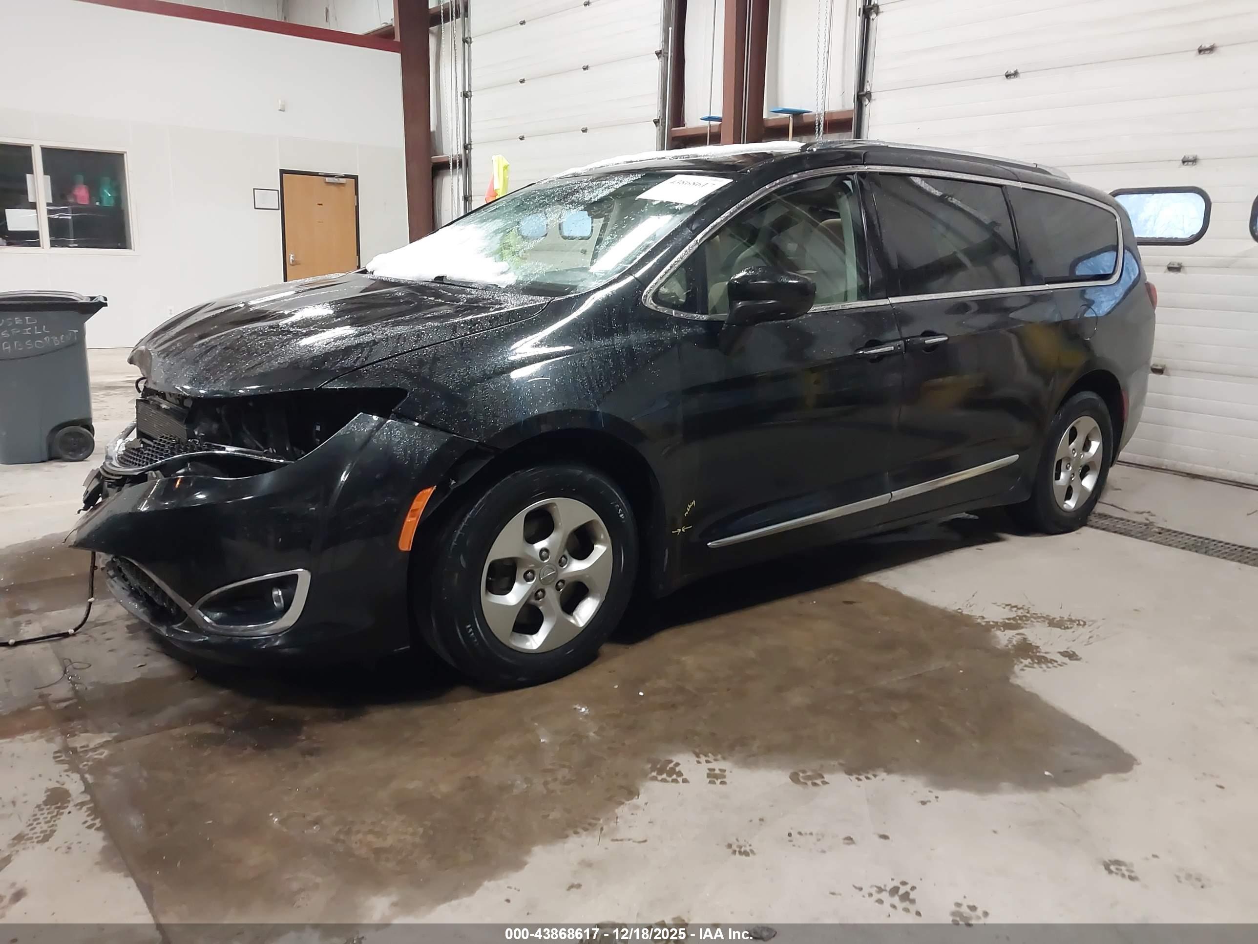 CHRYSLER PACIFICA image 2