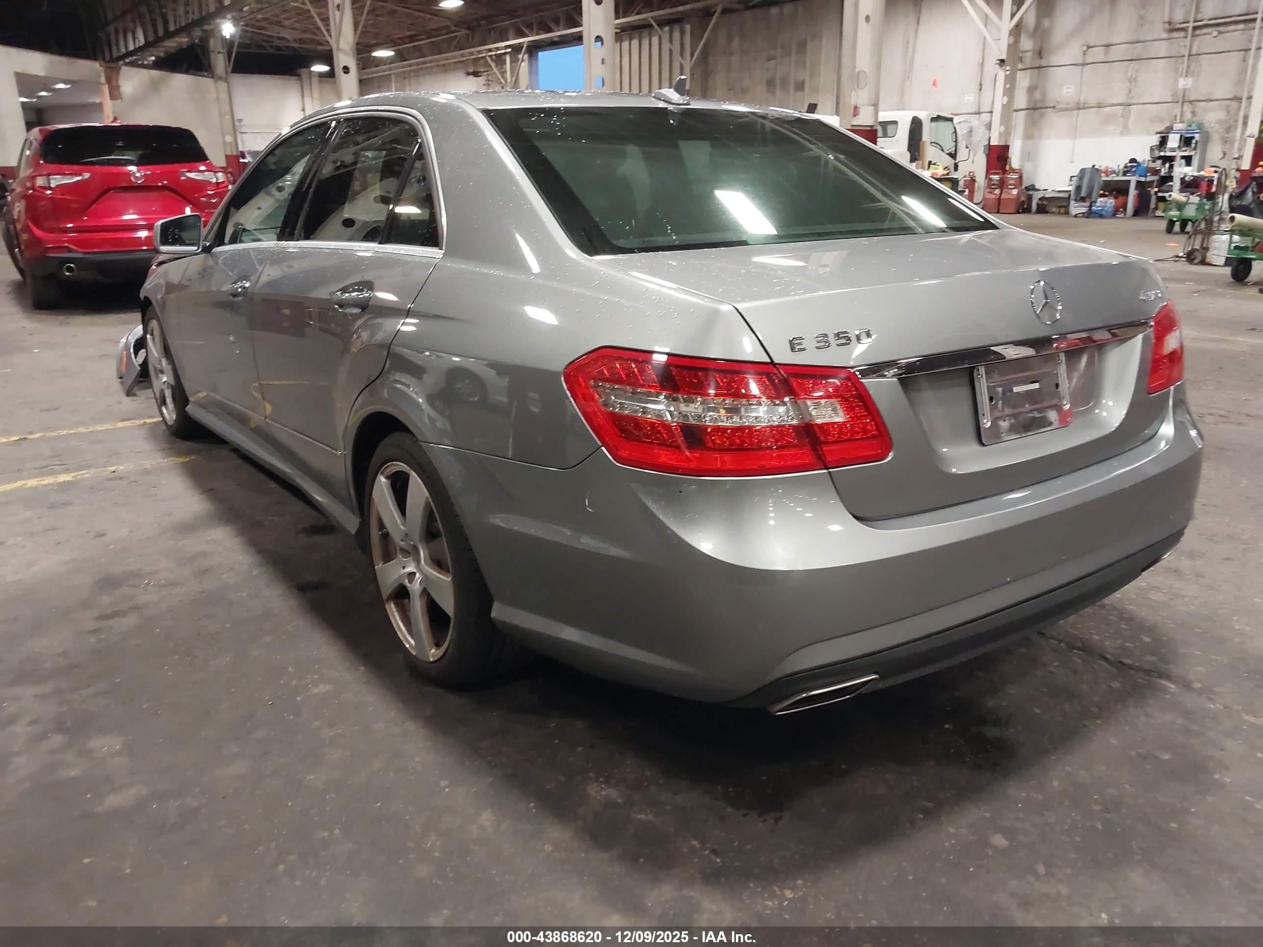 MERCEDES-BENZ E image 3