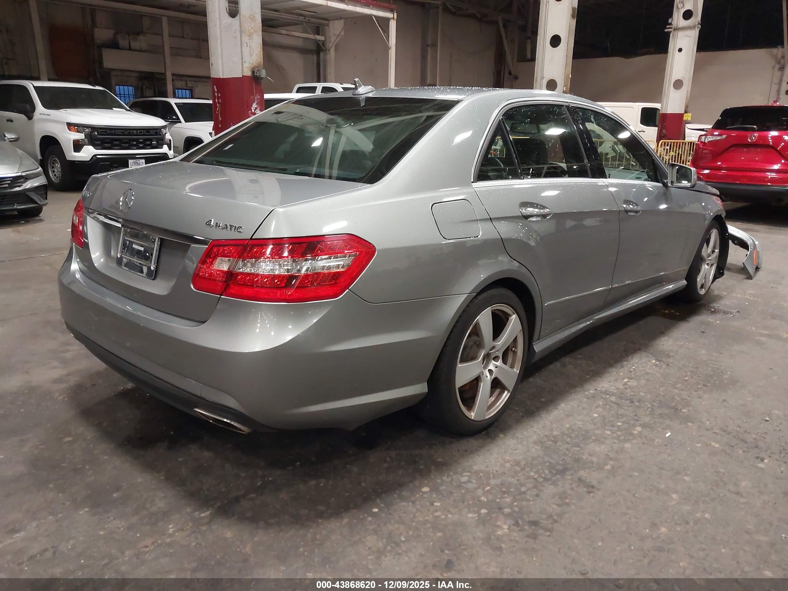 MERCEDES-BENZ E image 4