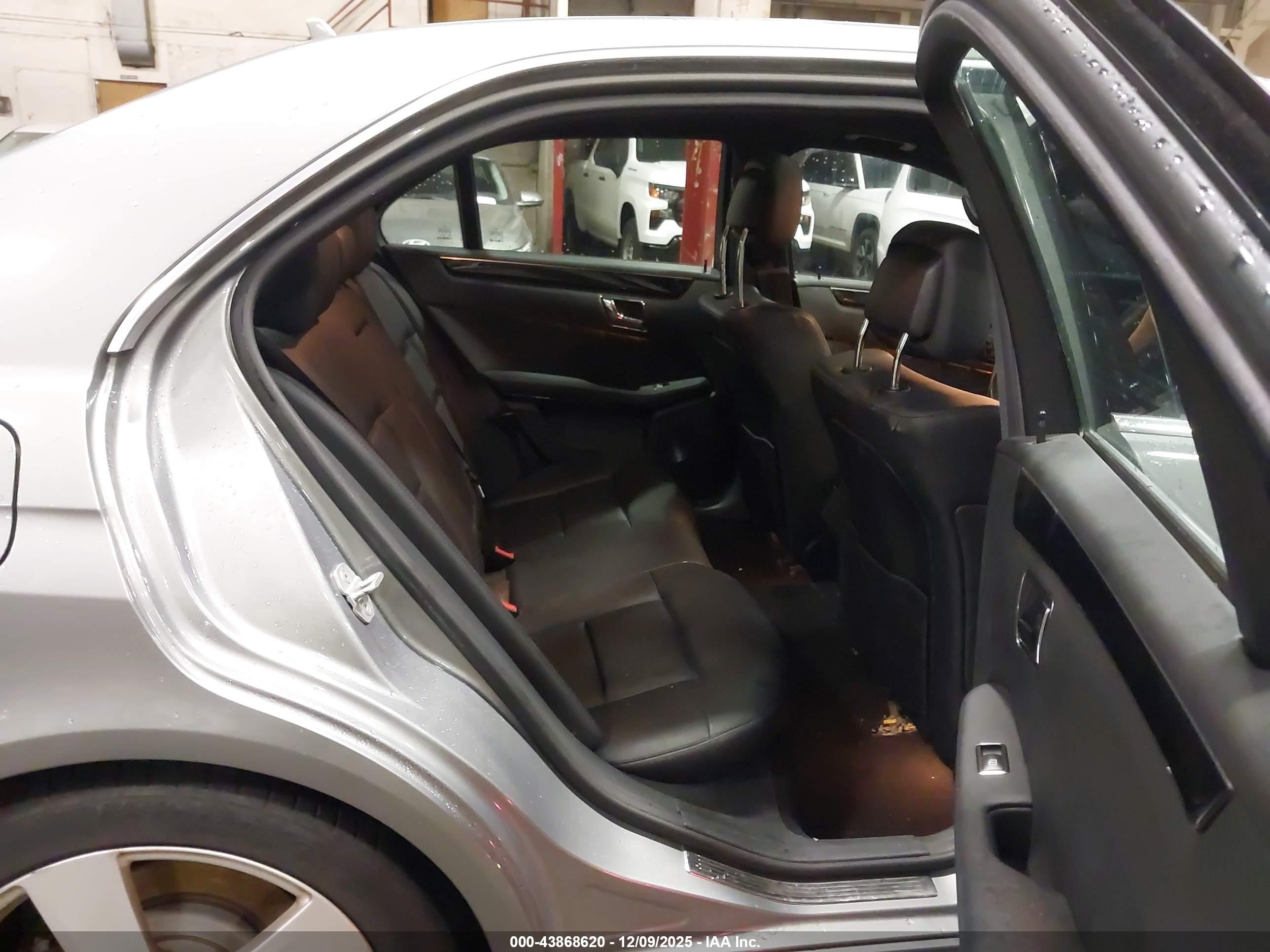 MERCEDES-BENZ E image 8